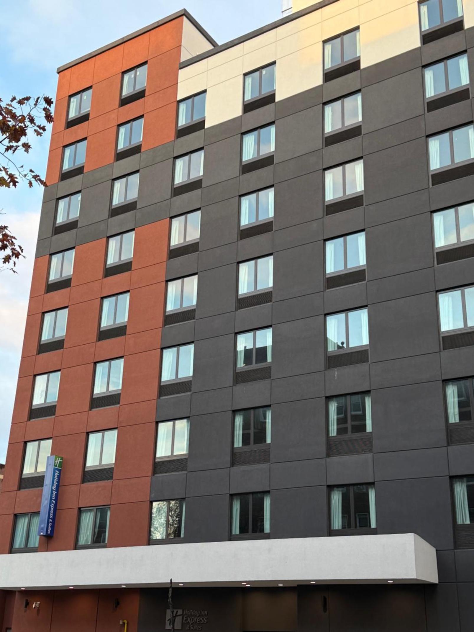 Holiday Inn Express & Suites photo 1