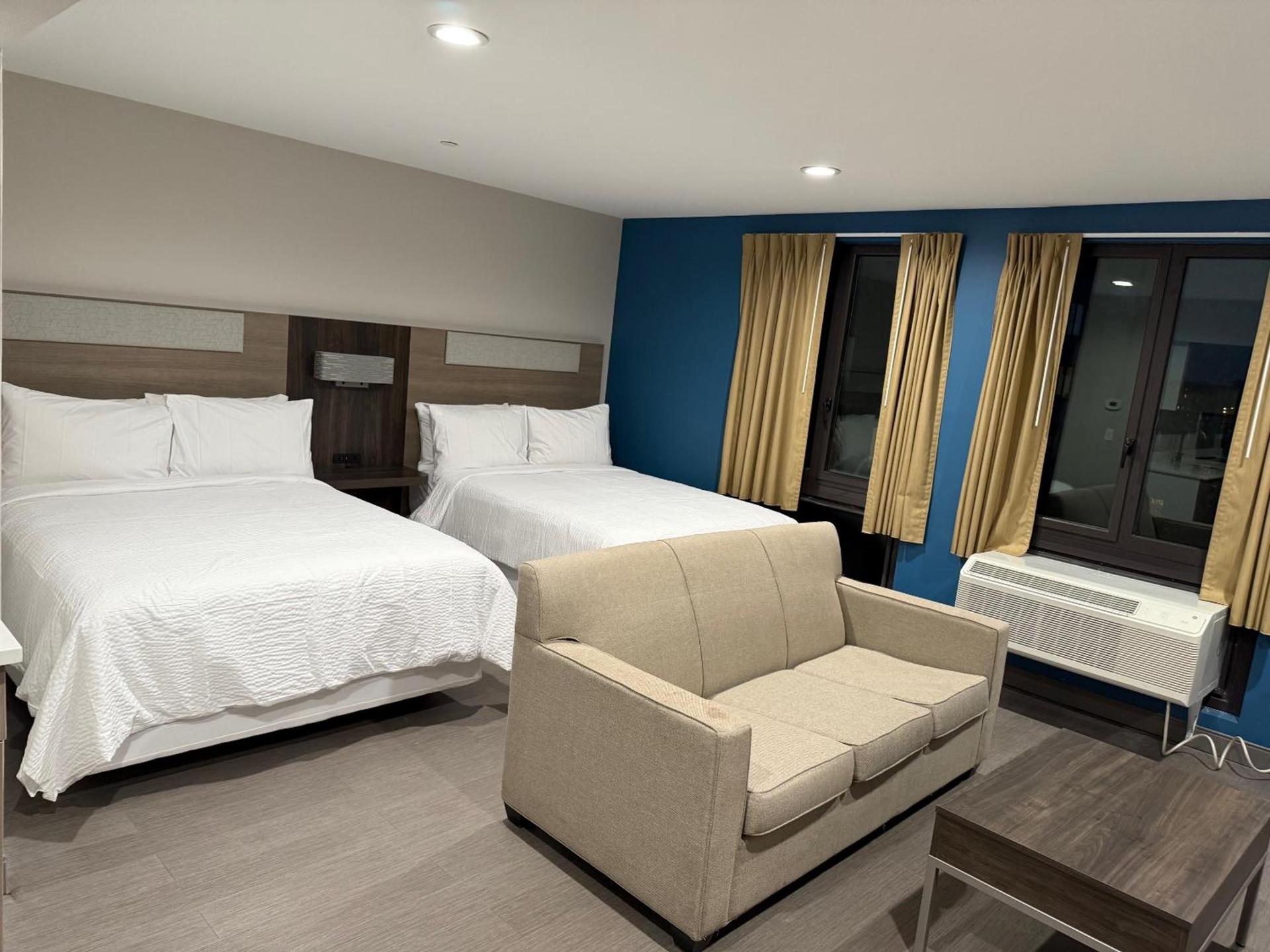 Holiday Inn Express & Suites photo 3