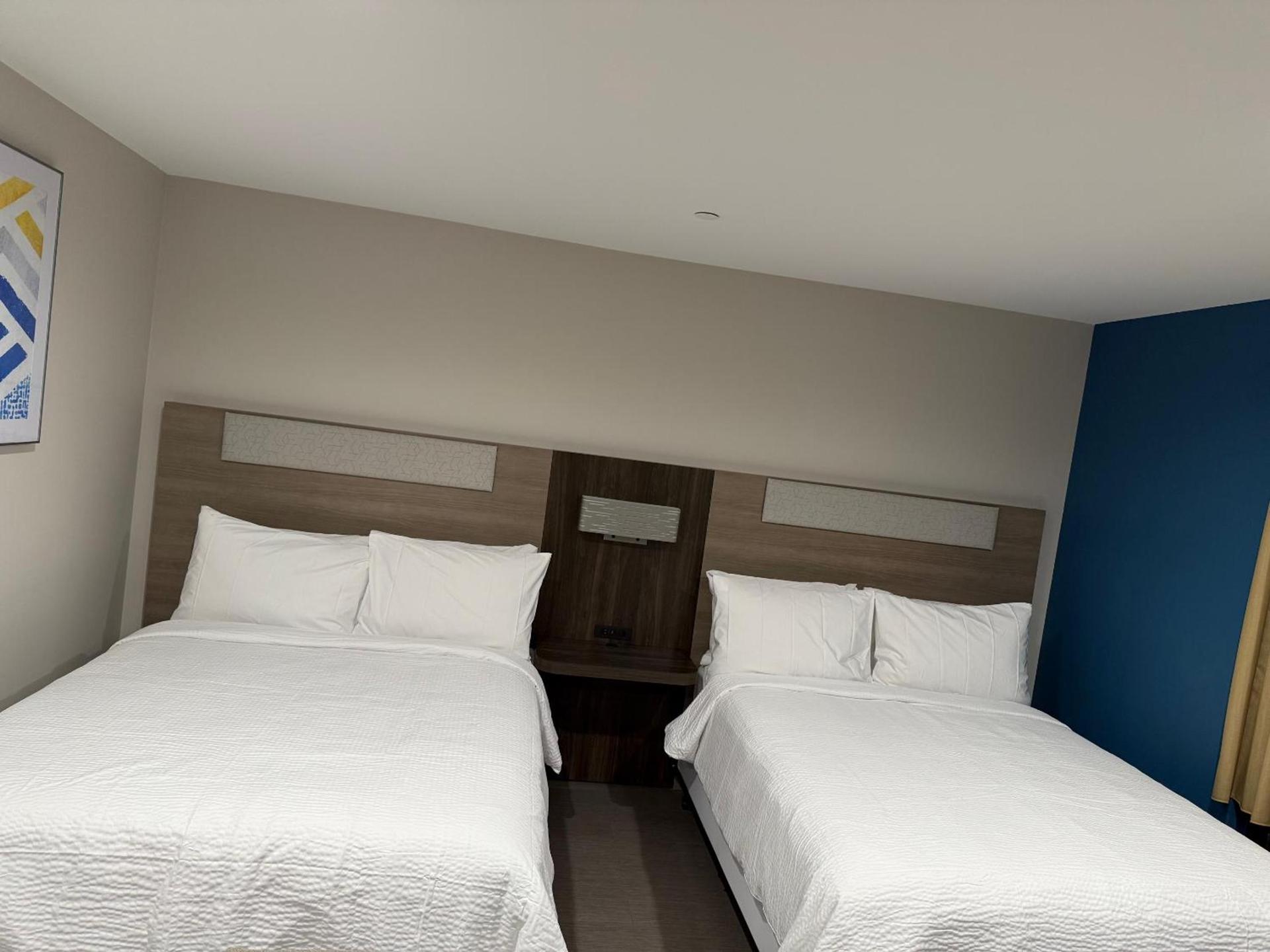 Holiday Inn Express & Suites photo 8