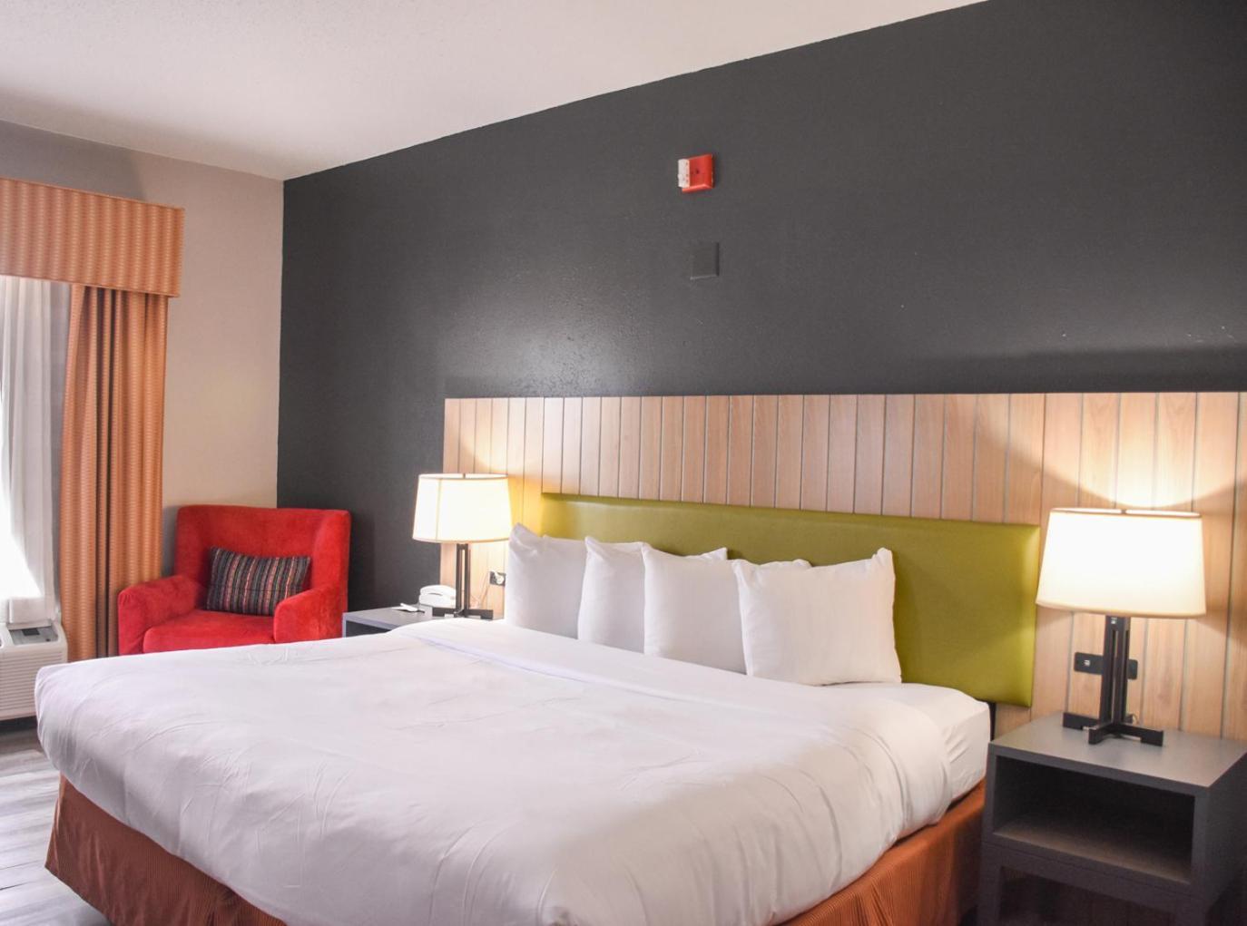 Country Inn & Suites By Radisson Bloomington-Normal West, IL photo 10