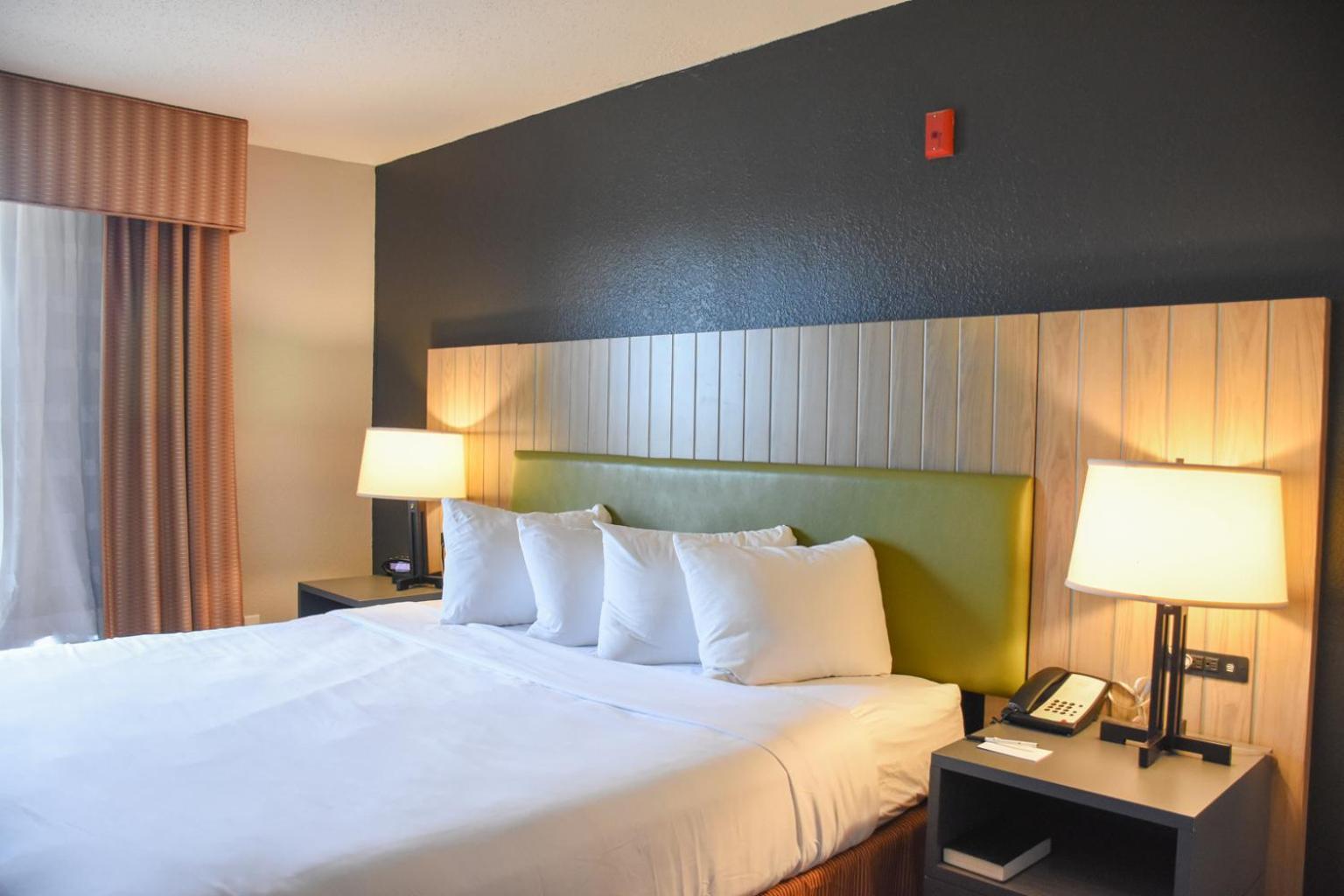 Country Inn & Suites By Radisson Bloomington-Normal West, IL photo 4