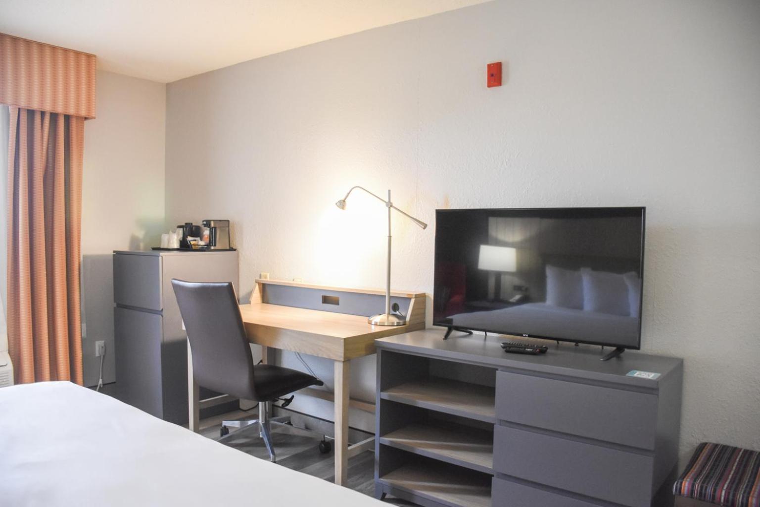 Country Inn & Suites By Radisson Bloomington-Normal West, IL photo 2