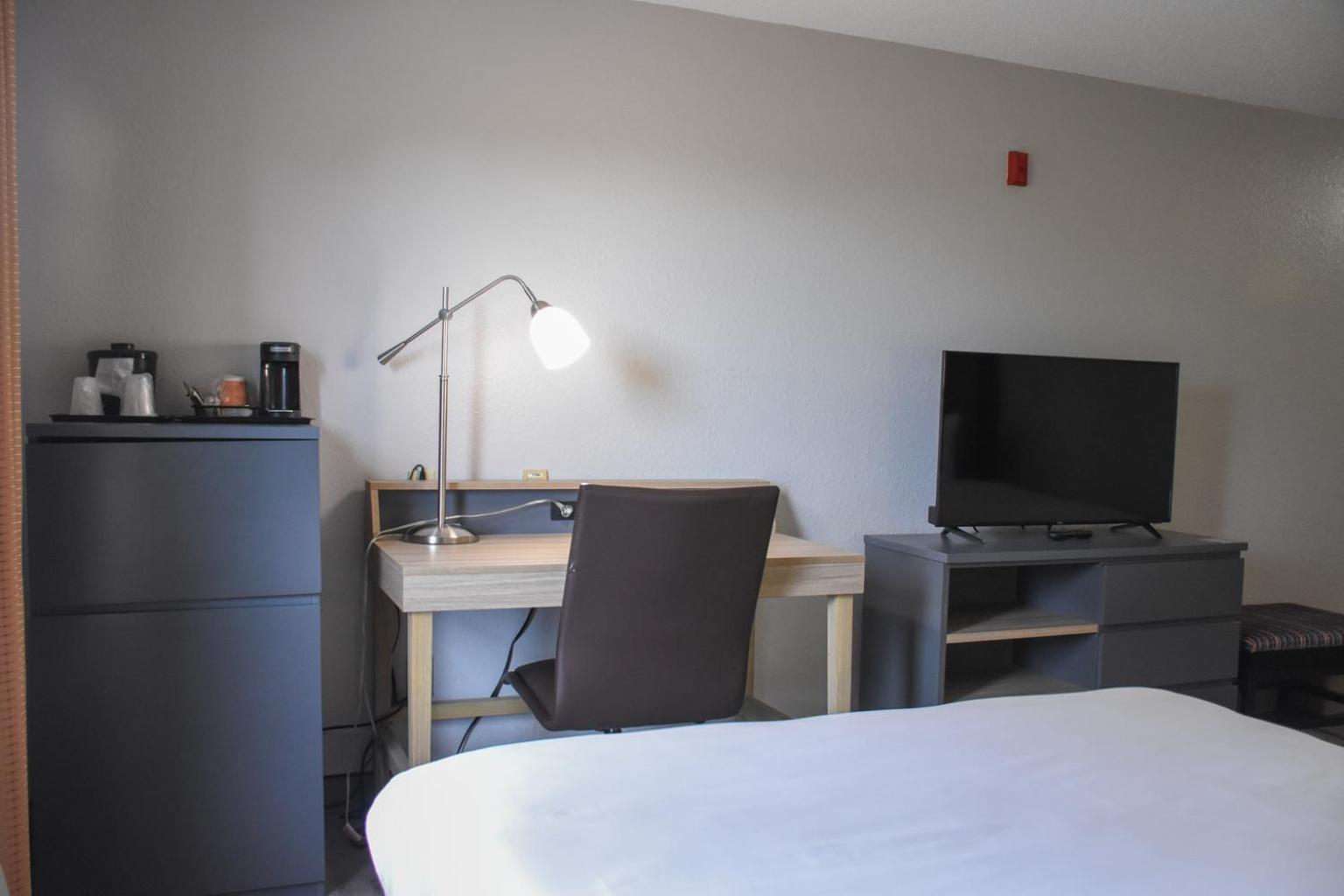 Country Inn & Suites By Radisson Bloomington-Normal West, IL photo 7