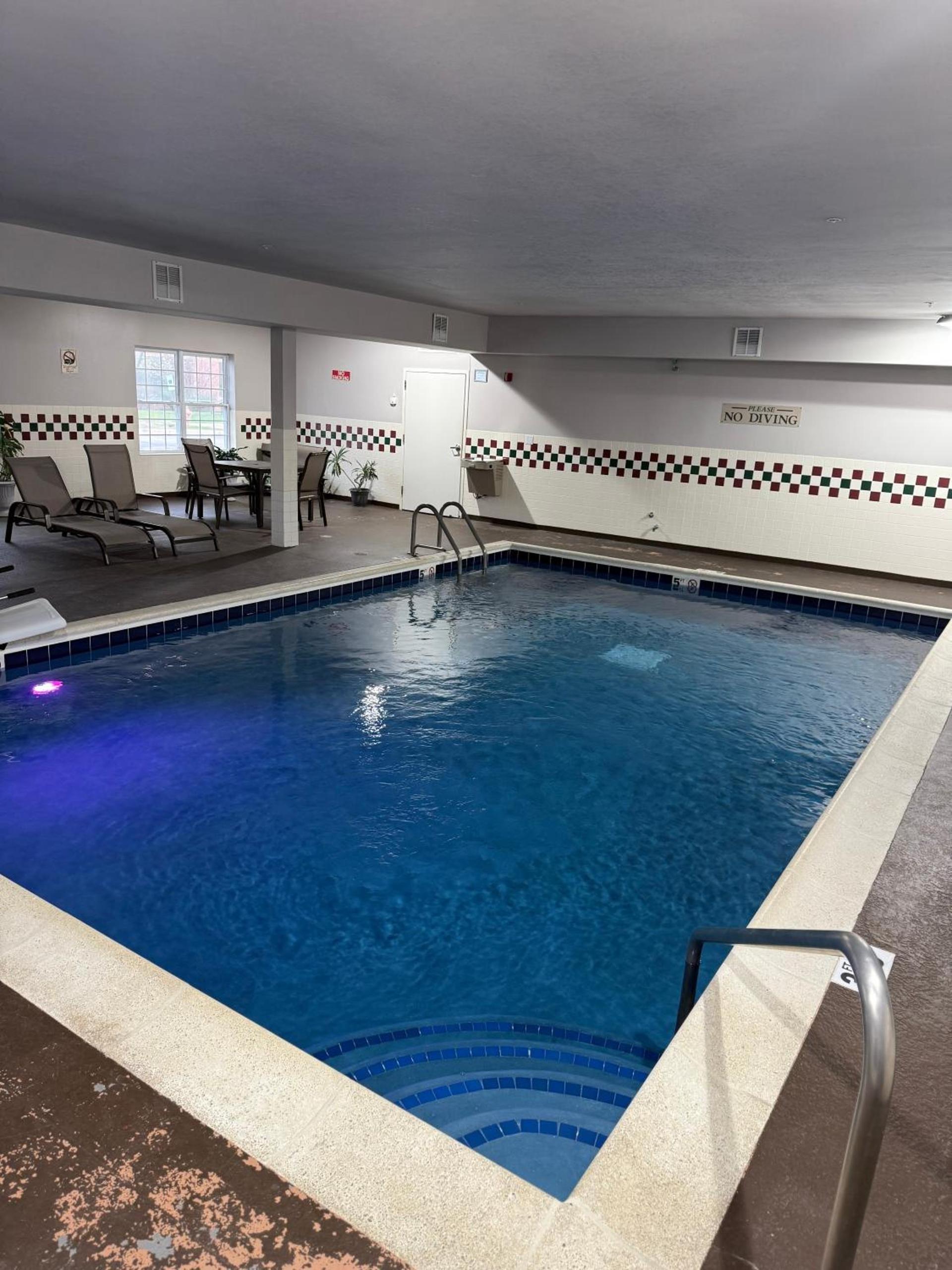 Country Inn & Suites by Radisson, Elgin, IL photo 8