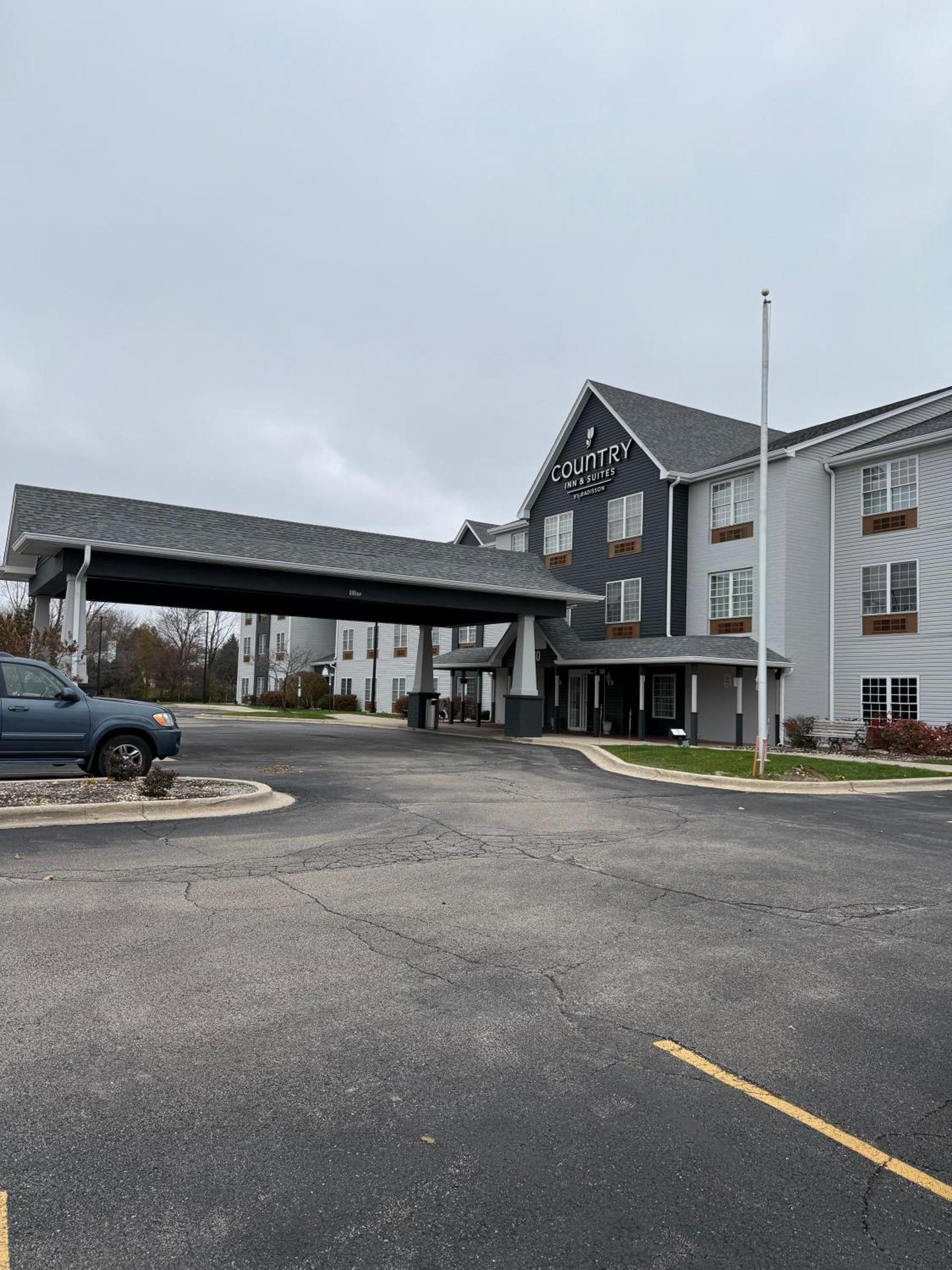 Country Inn & Suites by Radisson, Elgin, IL photo 2