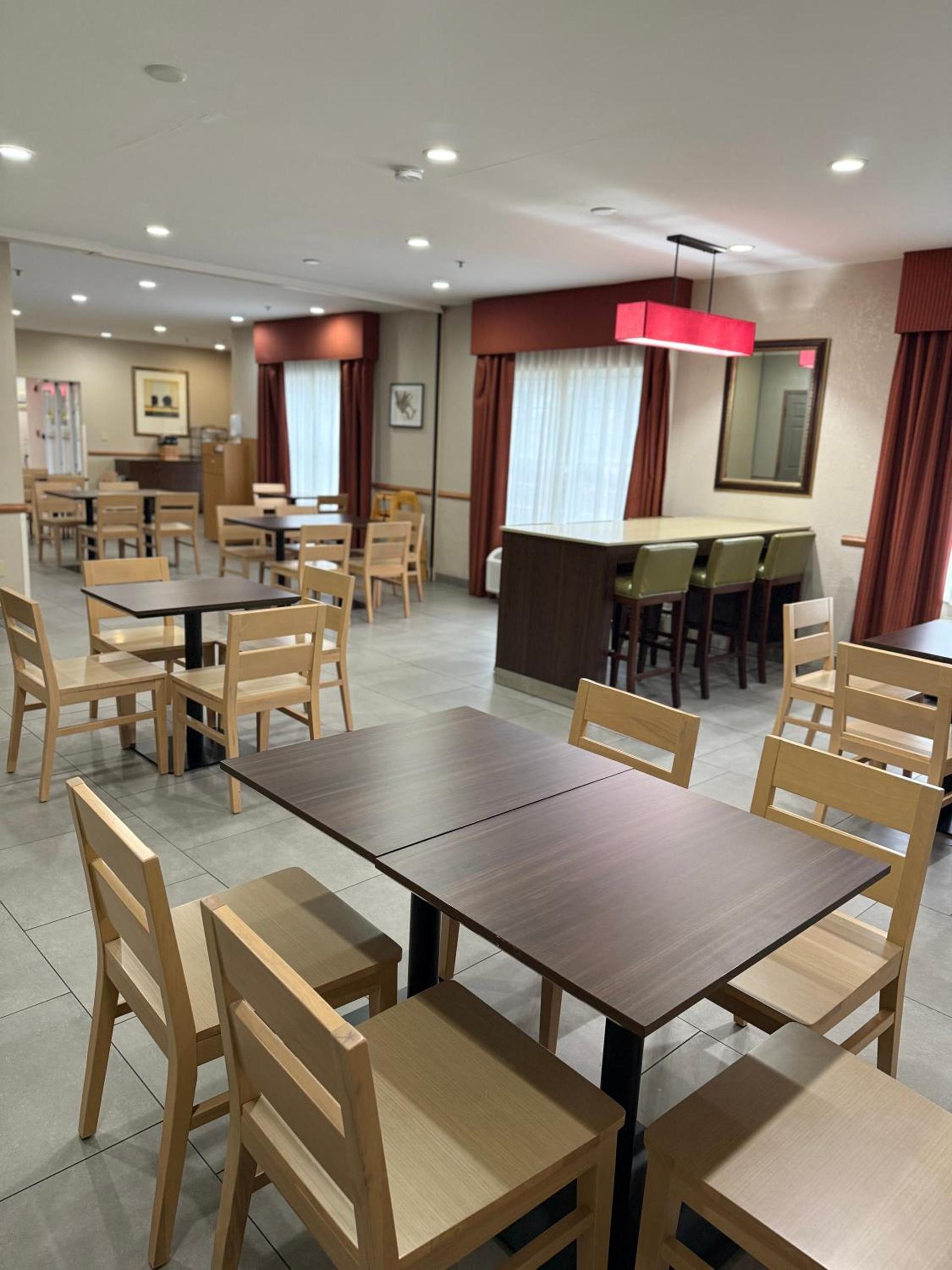 Country Inn & Suites by Radisson, Elgin, IL photo 17