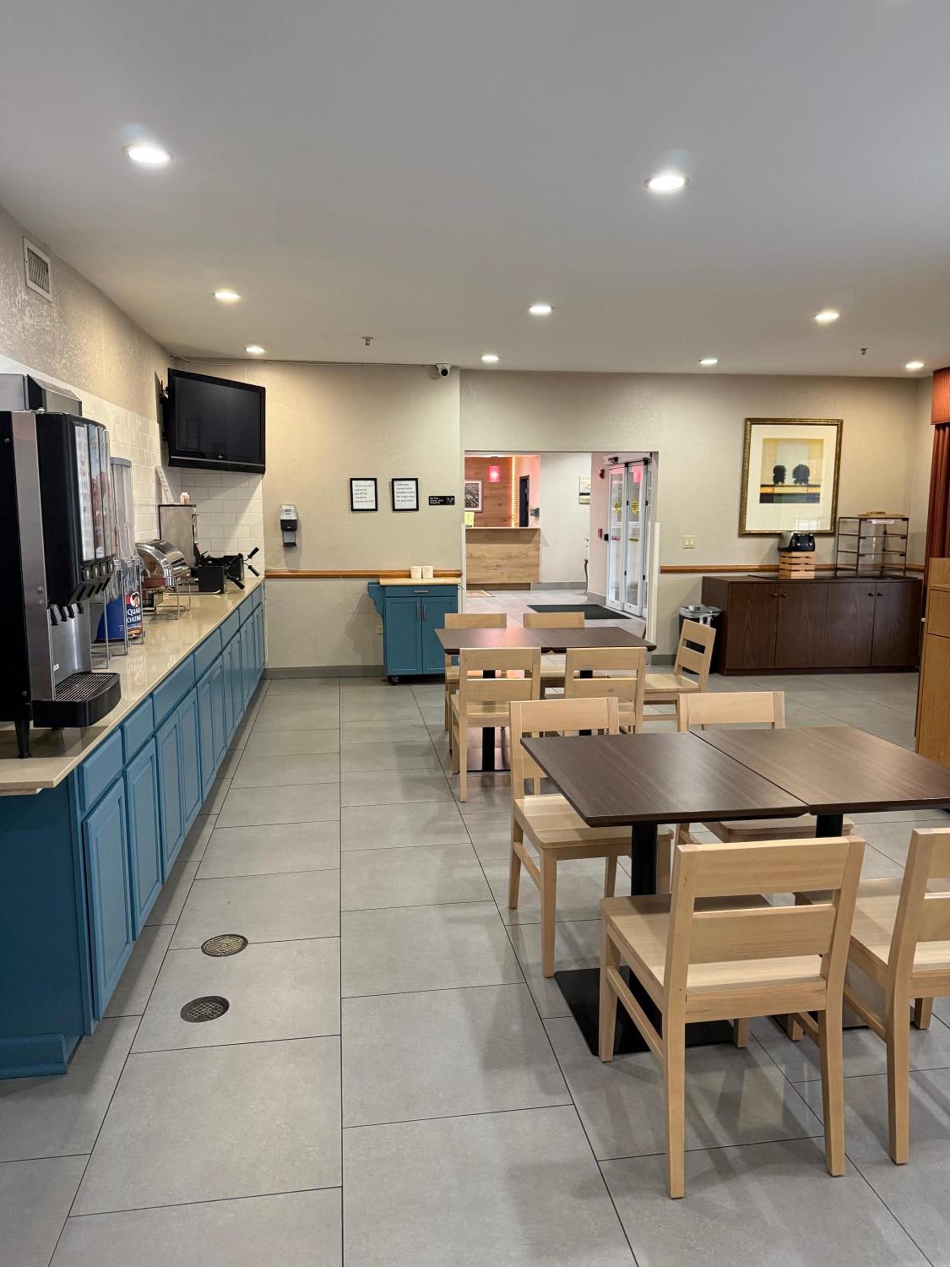 Country Inn & Suites by Radisson, Elgin, IL photo 18
