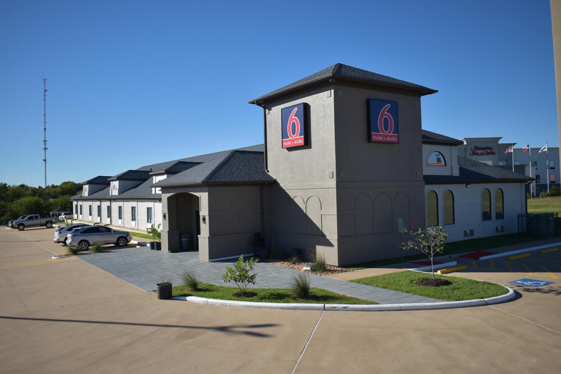 Motel 6-Brenham, TX photo 3