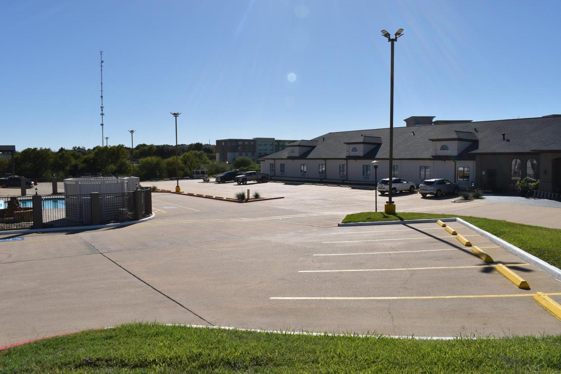 Motel 6-Brenham, TX photo 6