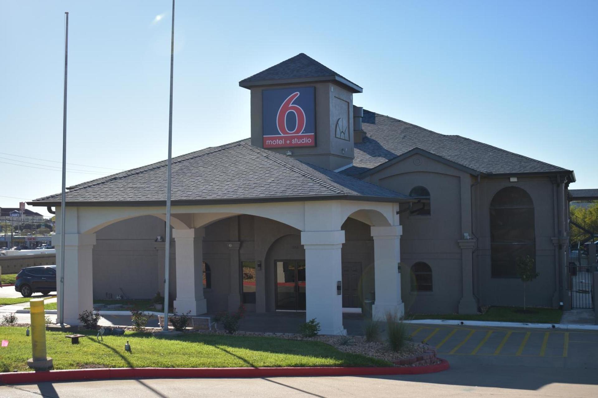 Motel 6-Brenham, TX photo 4