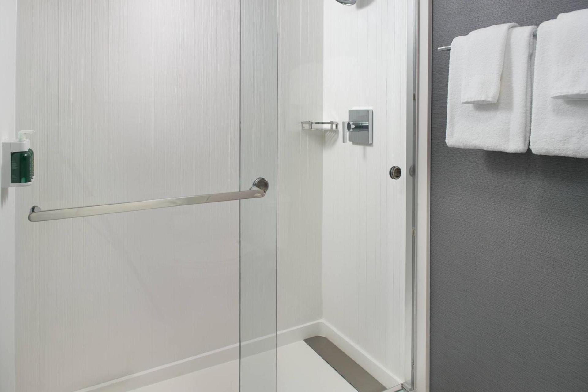 Courtyard by Marriott Raleigh Midtown photo 9