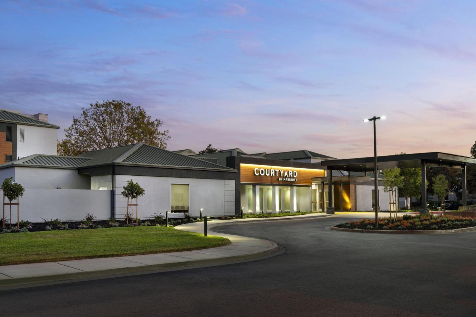 Courtyard by Marriott San Mateo Foster City photo 1