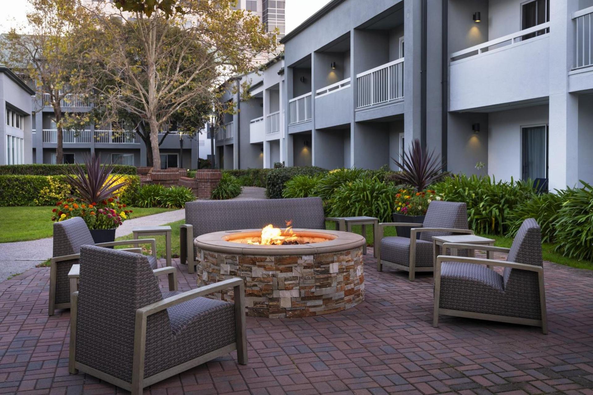 Courtyard by Marriott San Mateo Foster City photo 27