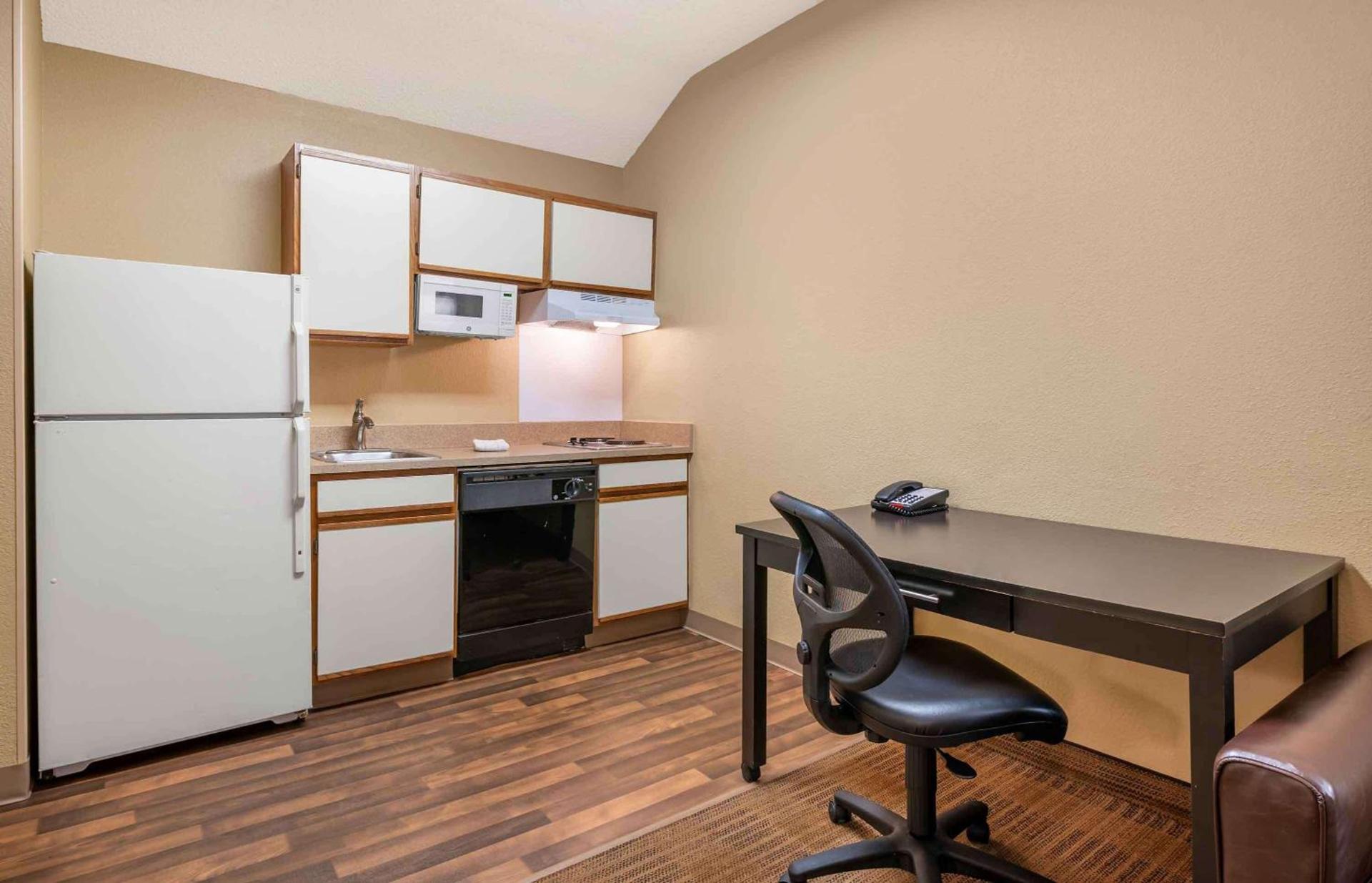 Extended Stay America Suites - Indianapolis - West 86th St photo 14
