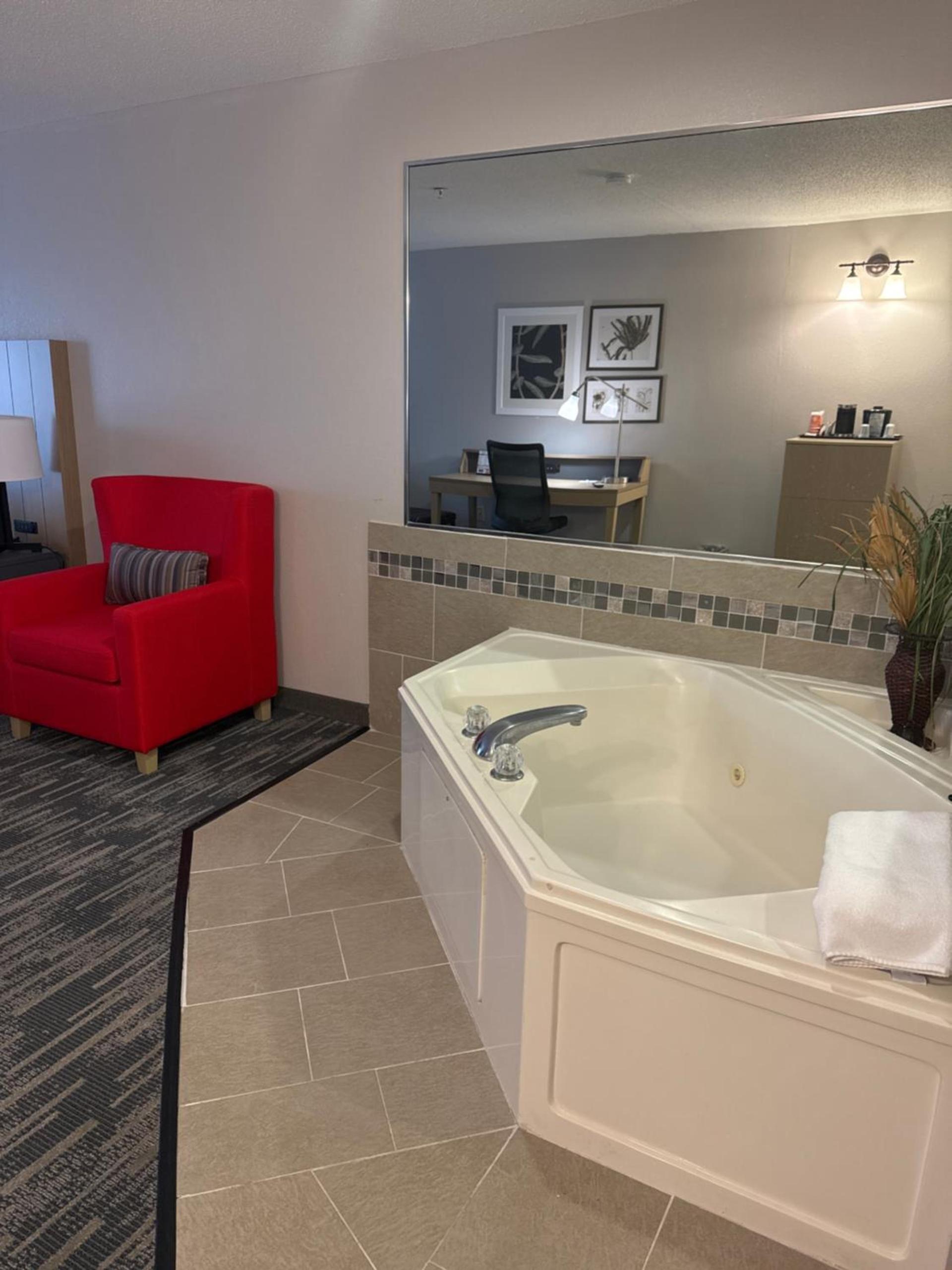 Country Inn & Suites by Radisson, Elgin, IL photo 33