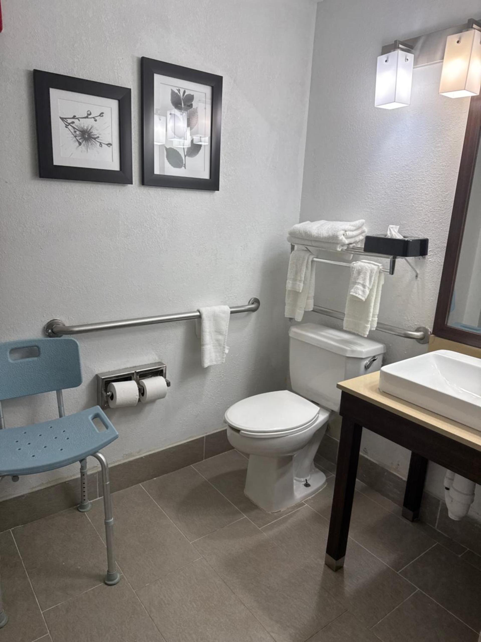 Country Inn & Suites by Radisson, Elgin, IL photo 37
