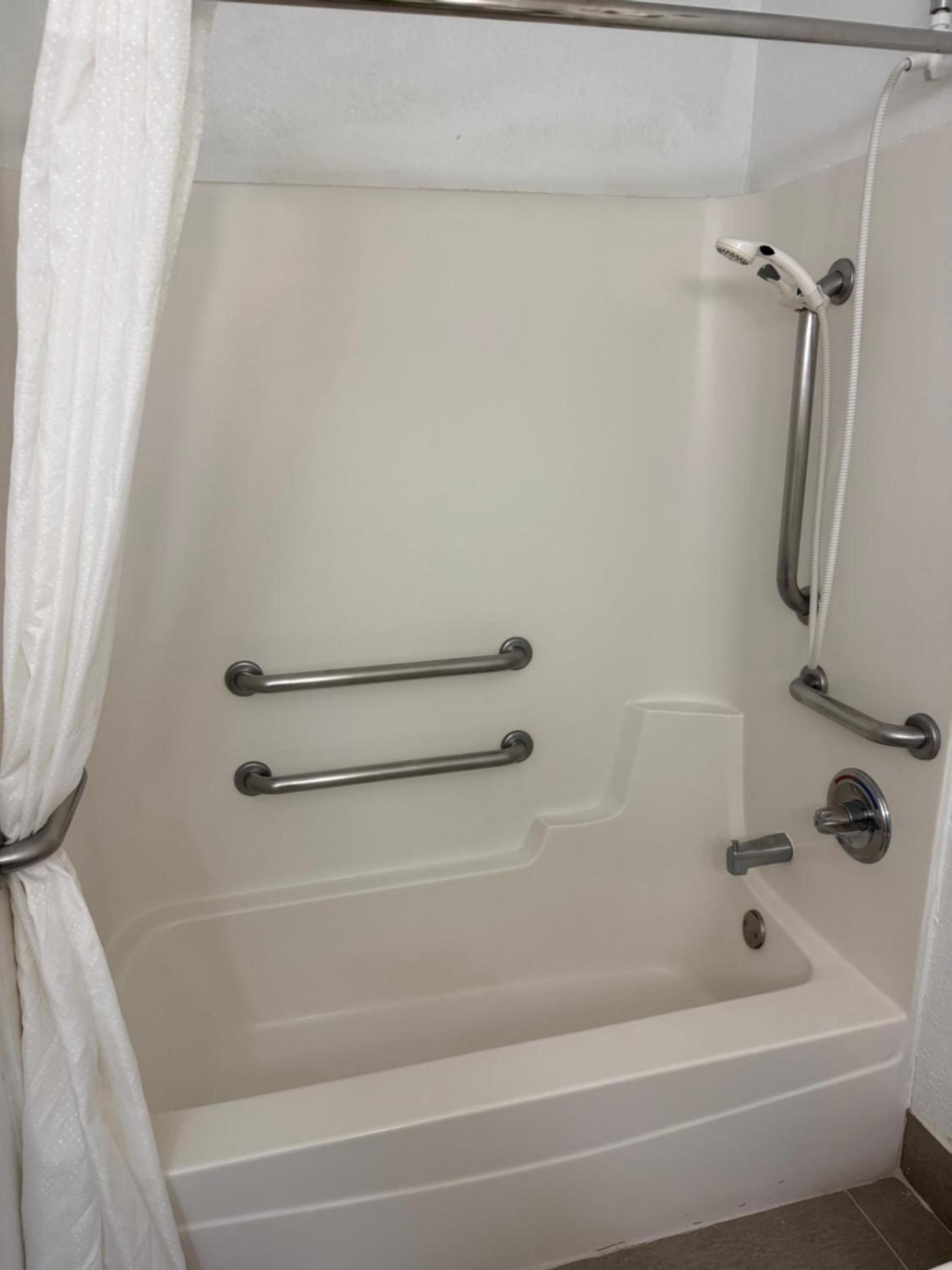 Country Inn & Suites by Radisson, Elgin, IL photo 39