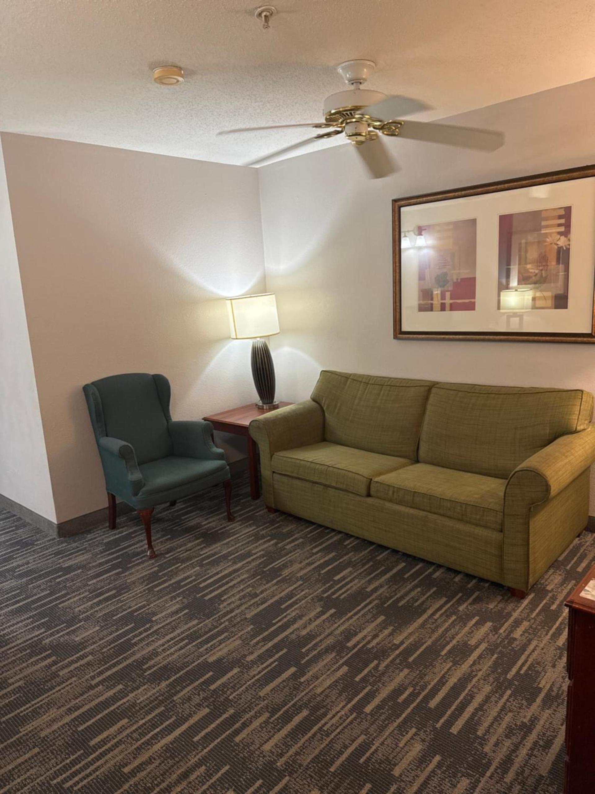 Country Inn & Suites by Radisson, Elgin, IL photo 42