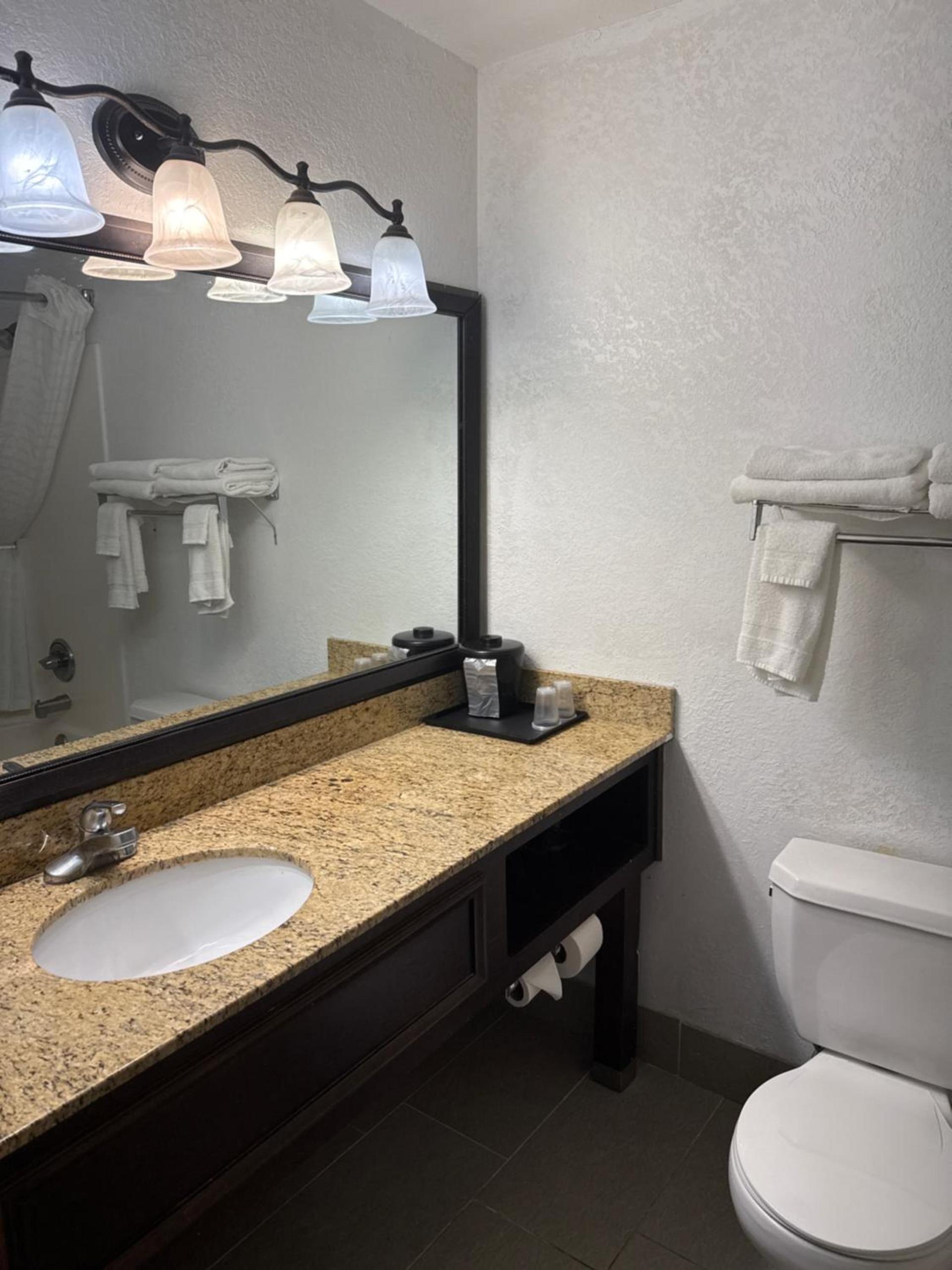 Country Inn & Suites by Radisson, Elgin, IL photo 44