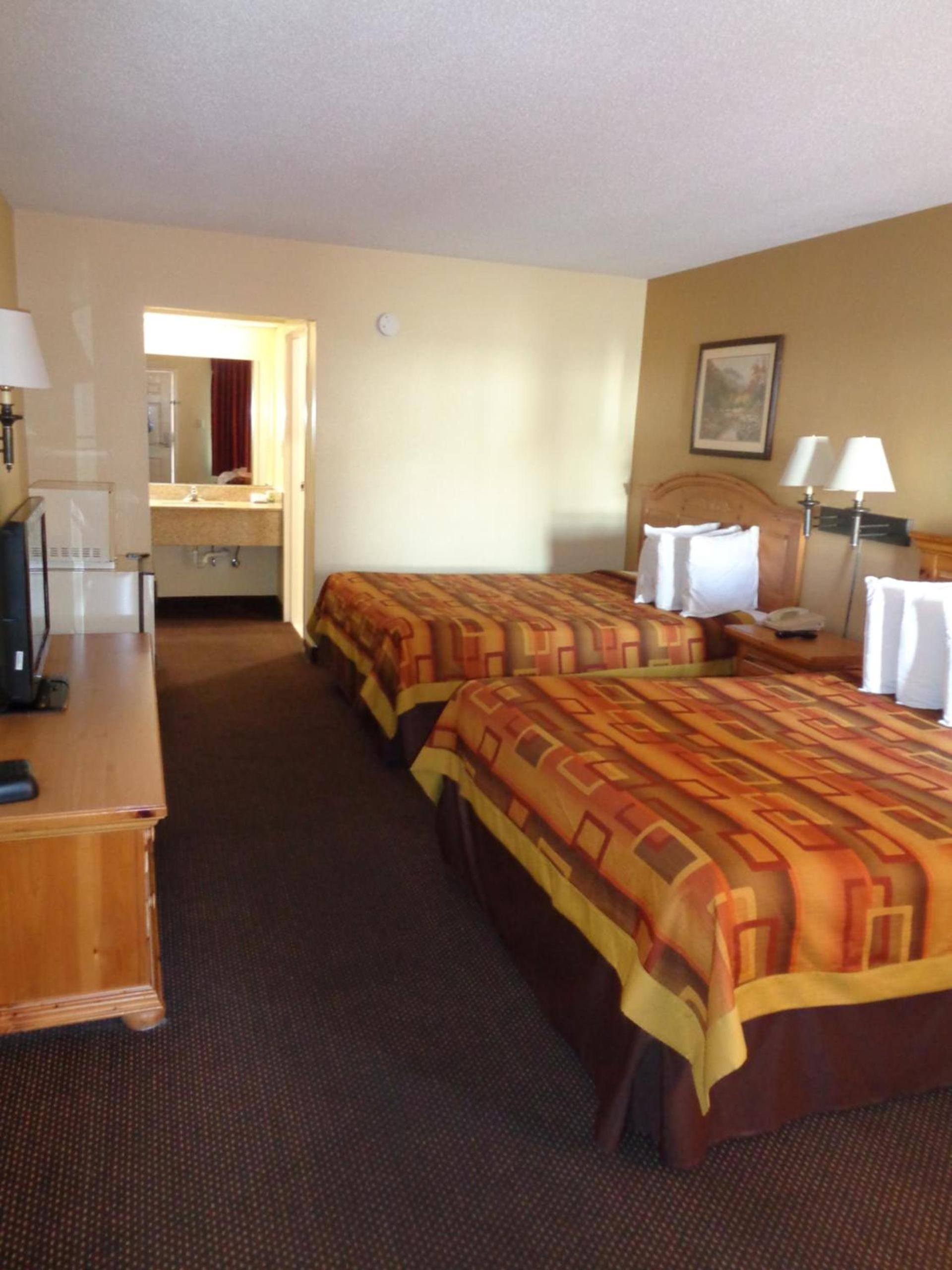 Clarksville Inn photo 14