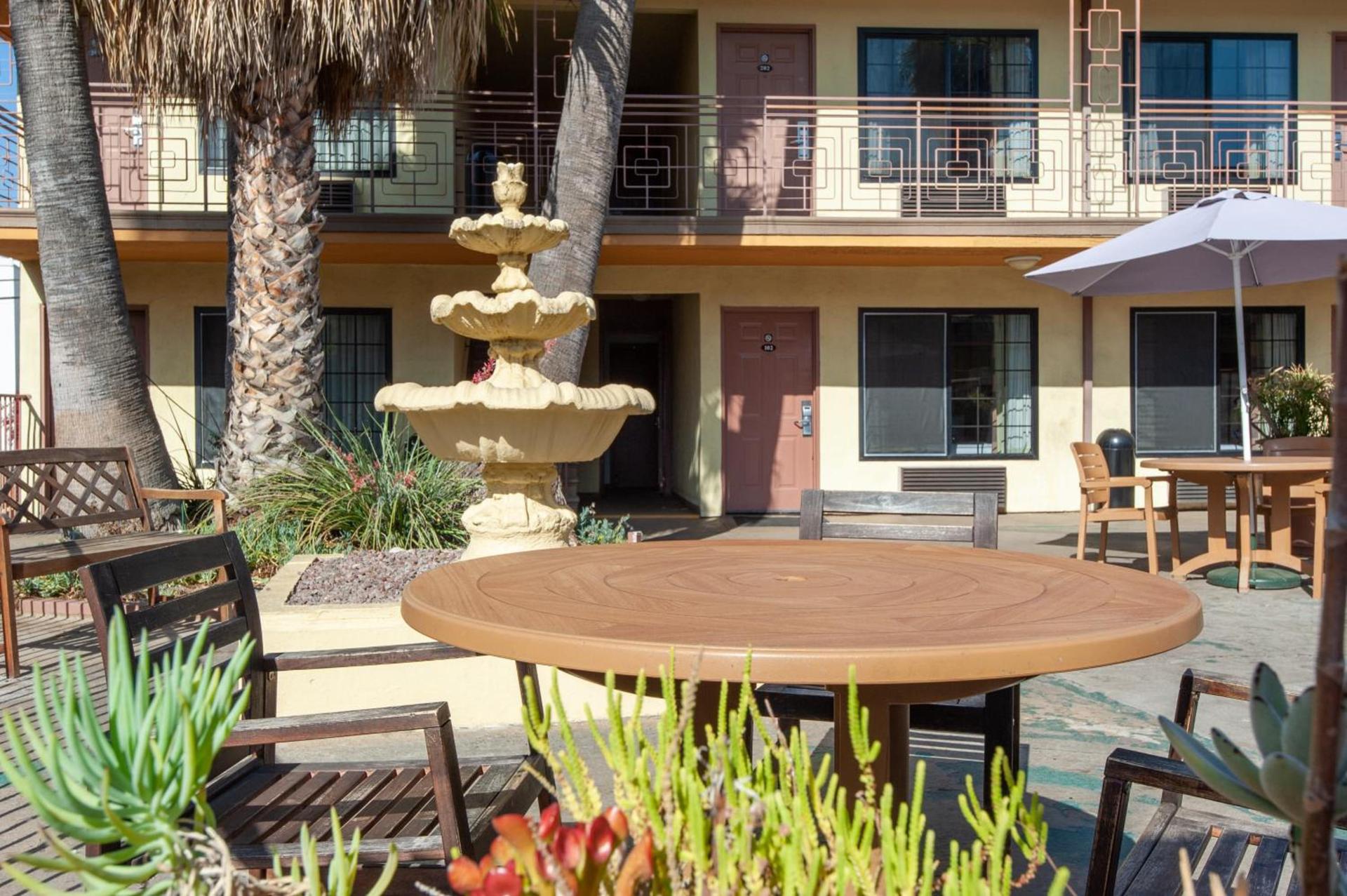 Studio City Court Yard Hotel photo 41