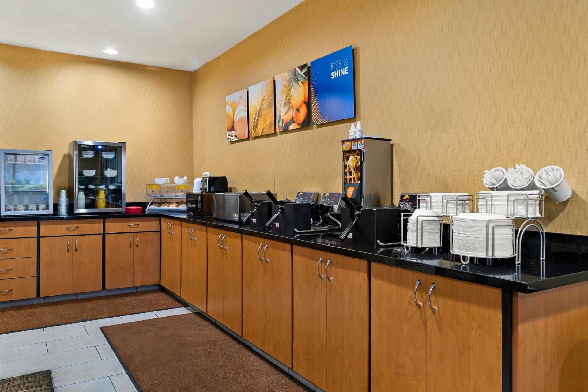 Comfort Suites- Saginaw photo 3