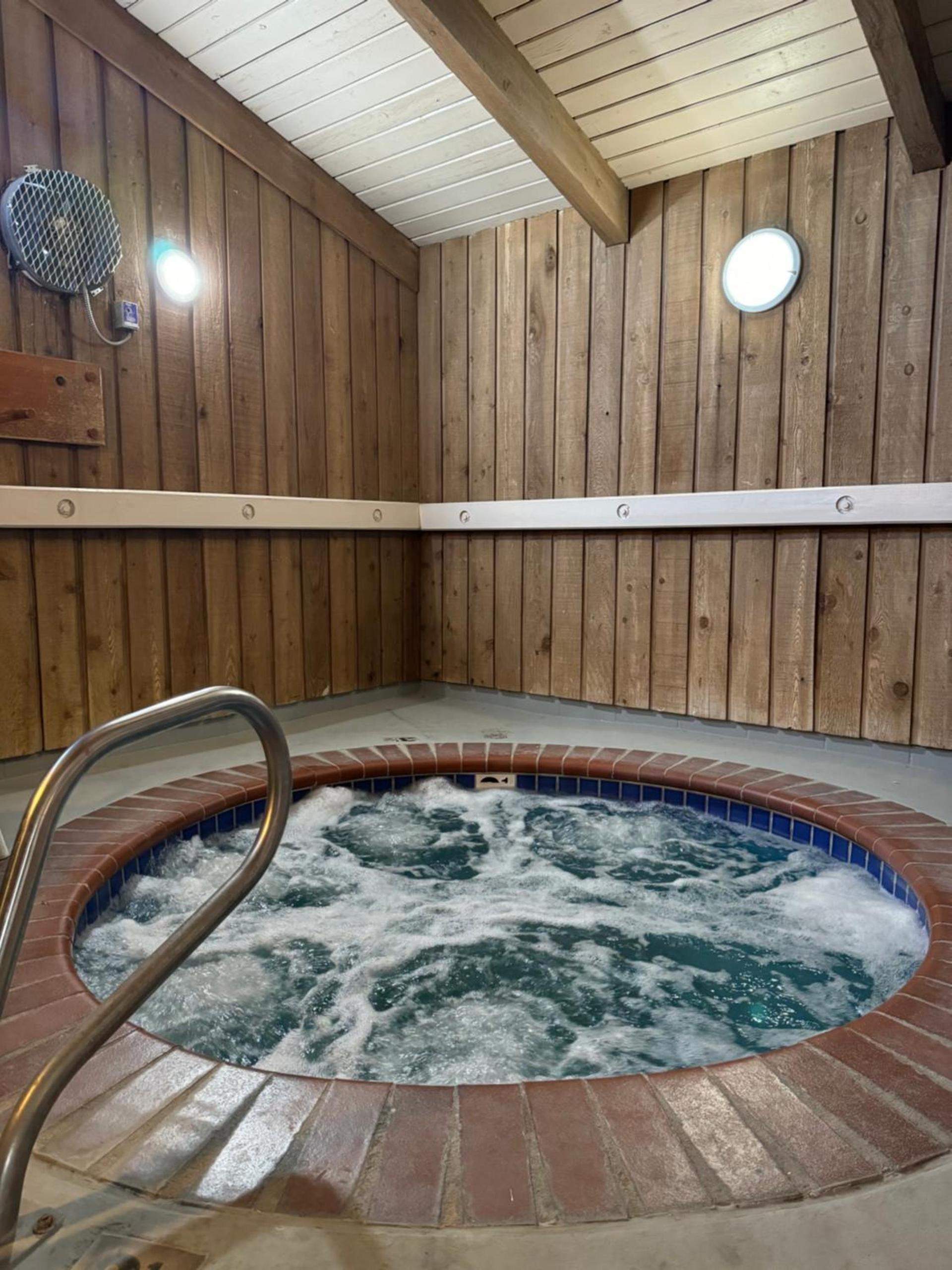 Nampa Inn & Suites photo 12