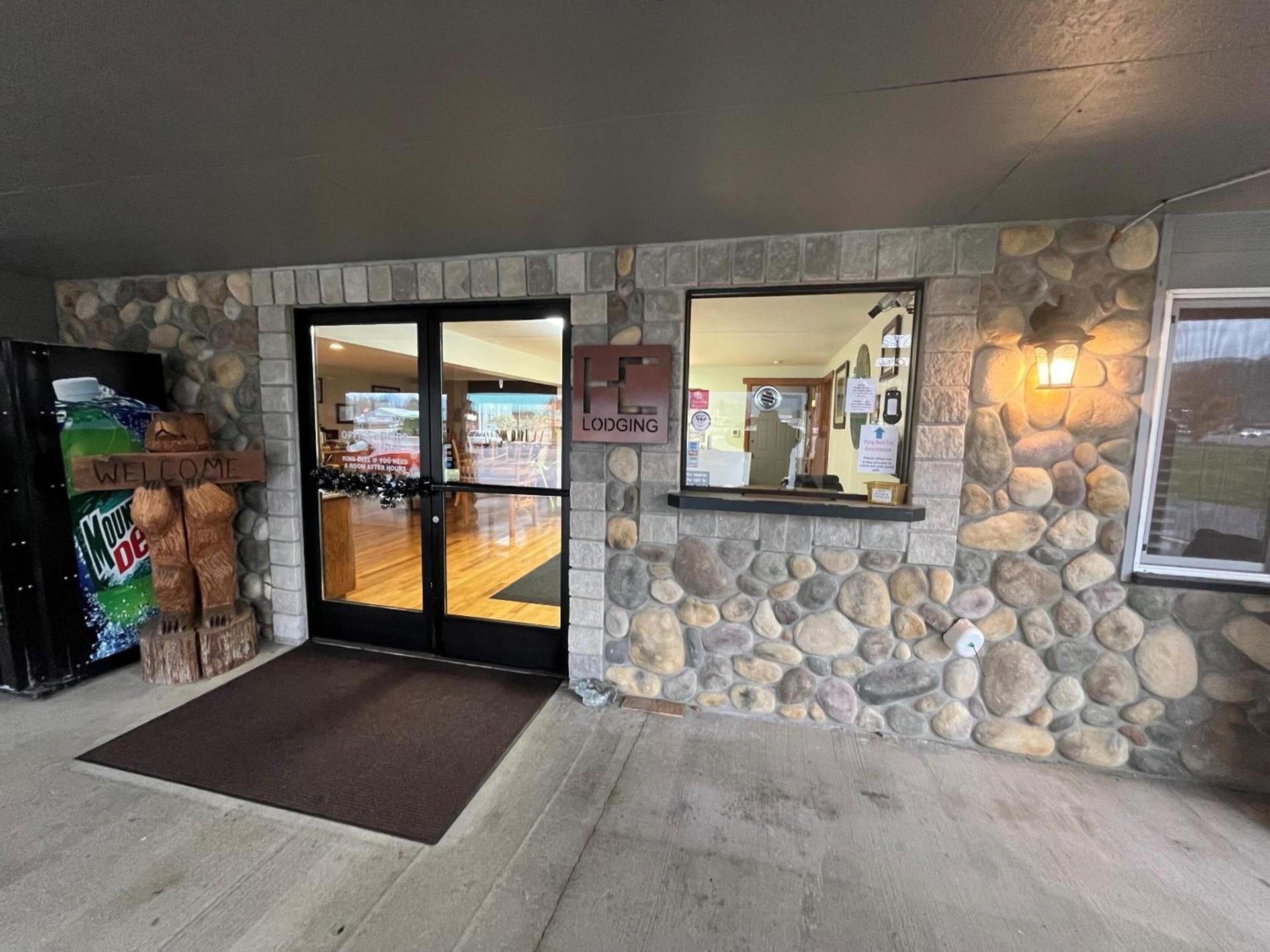 Seasons Motel photo 2