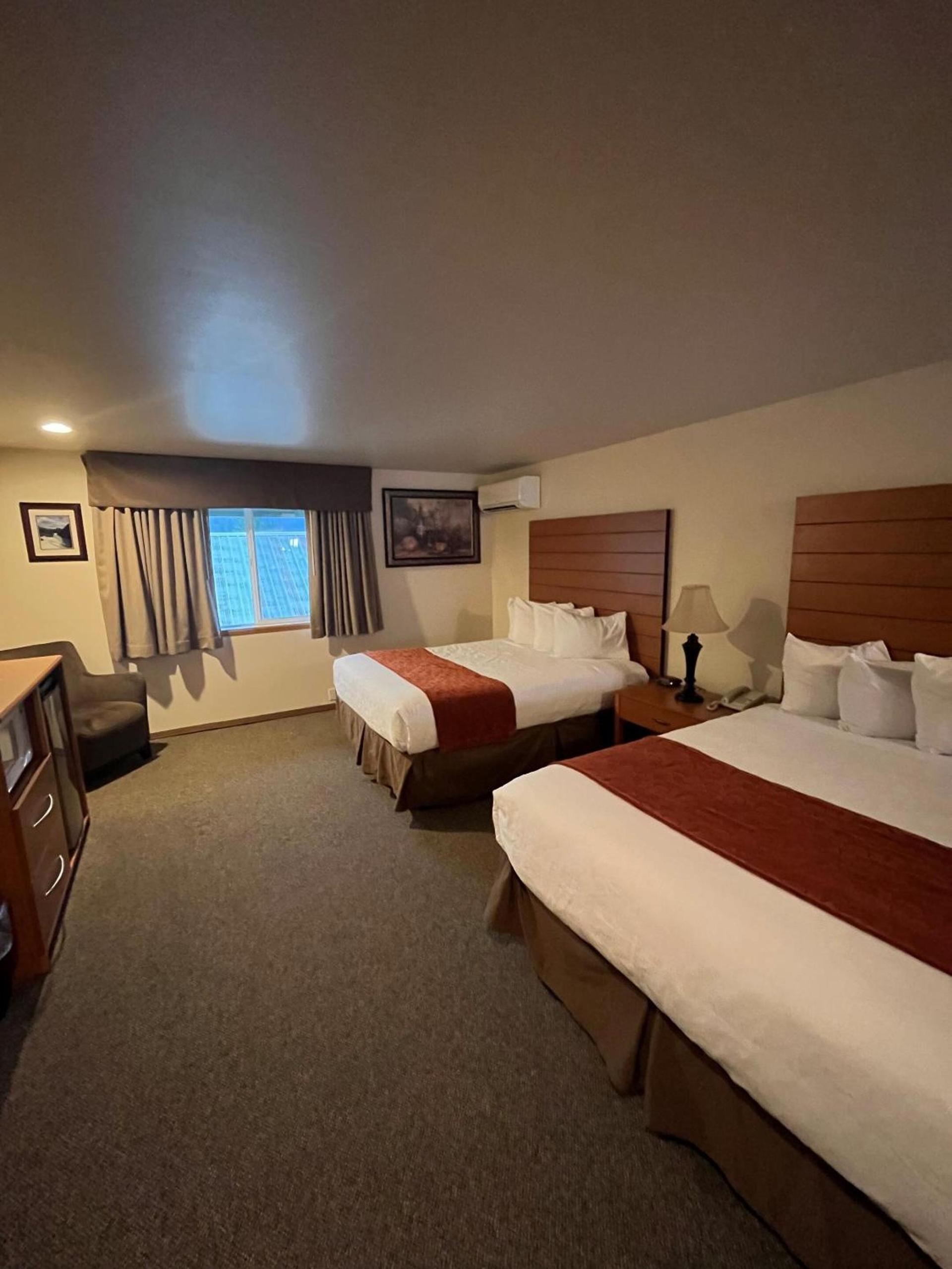 Seasons Motel photo 10