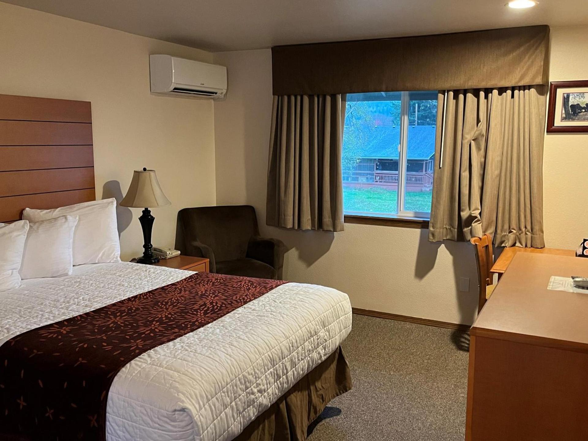 Seasons Motel photo 11