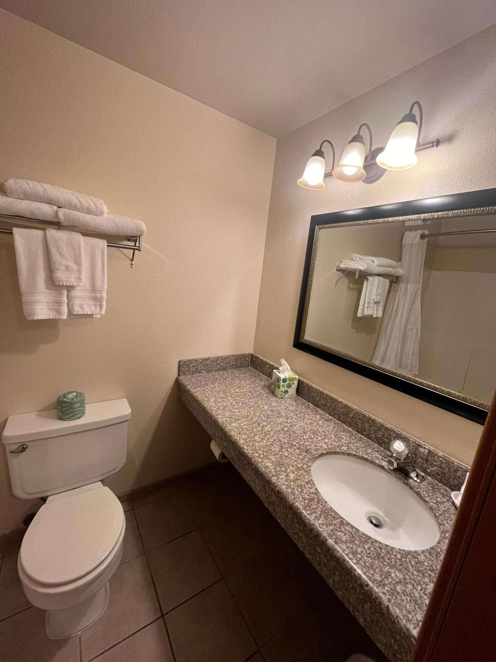 Seasons Motel photo 4