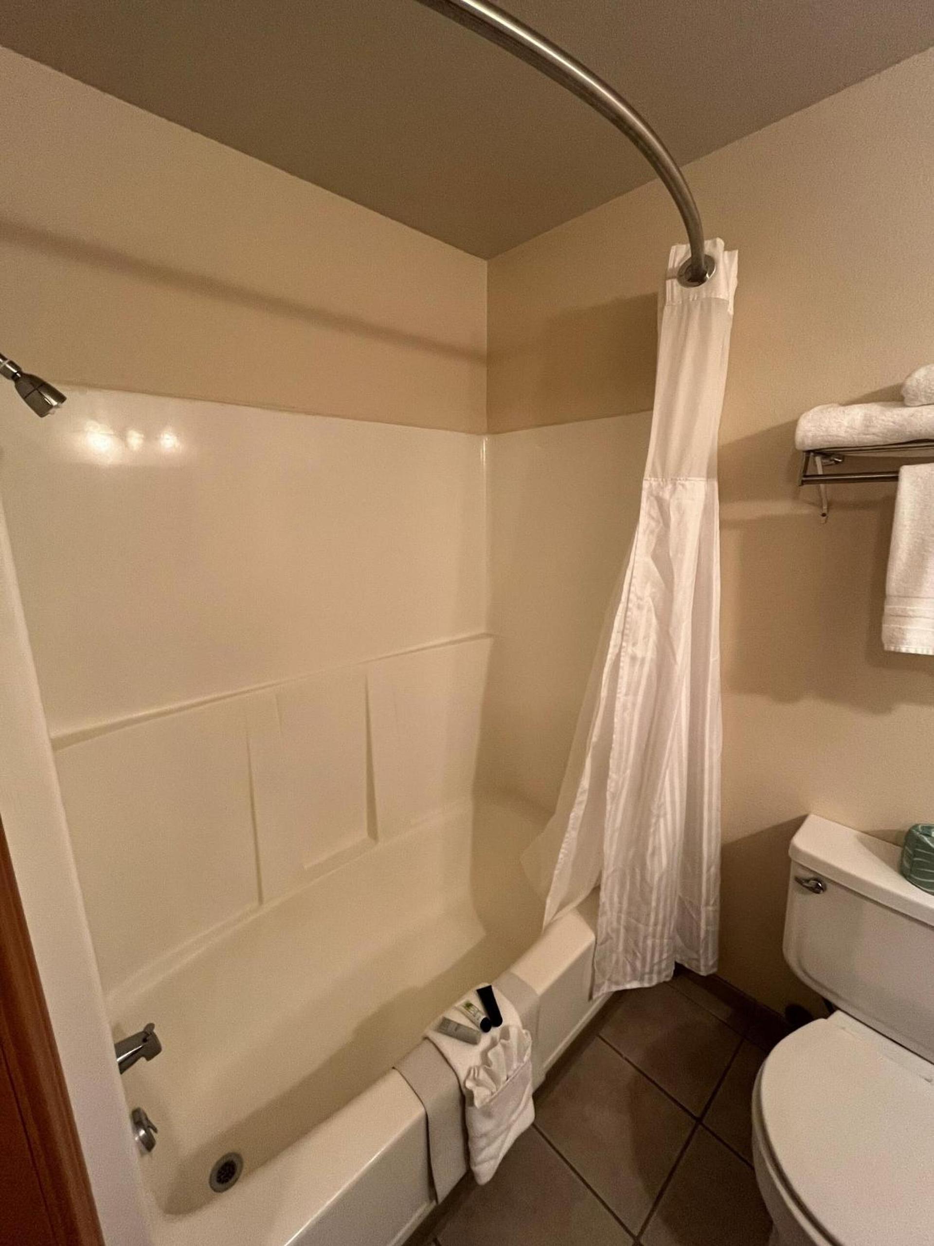 Seasons Motel photo 12