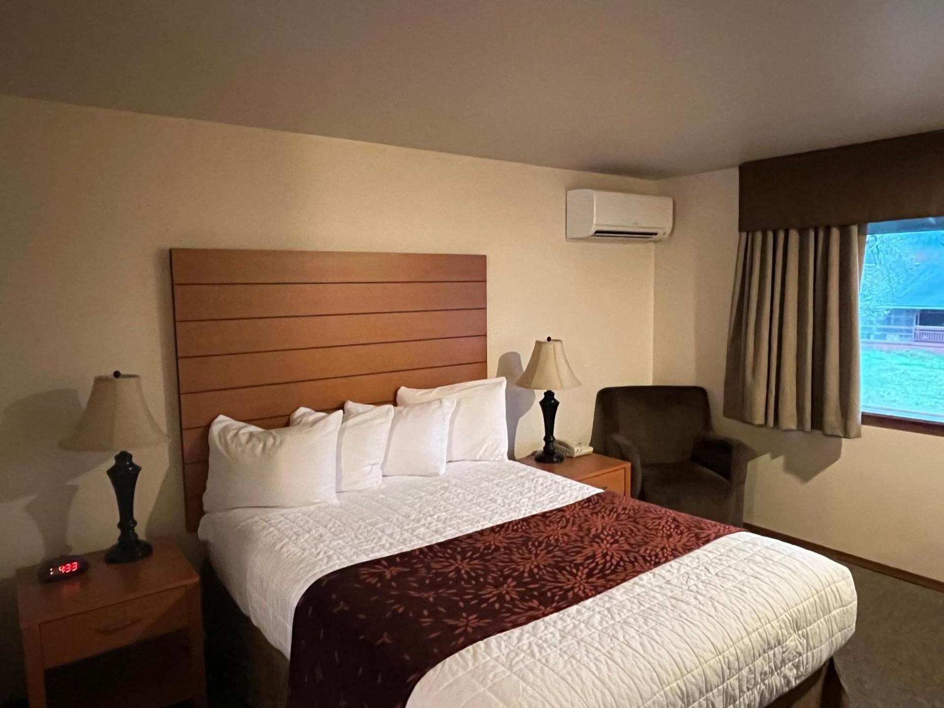 Seasons Motel photo 14