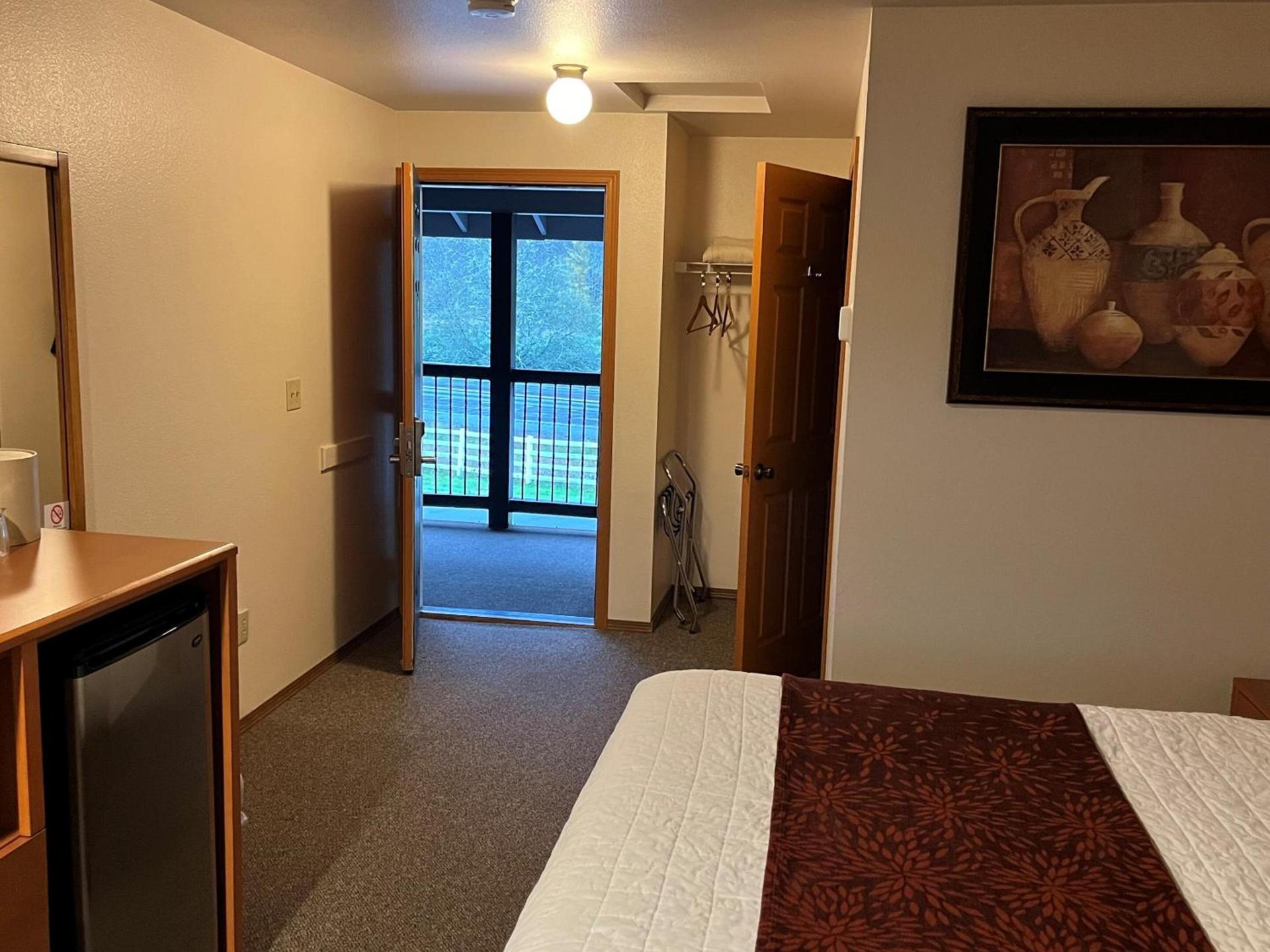 Seasons Motel photo 15