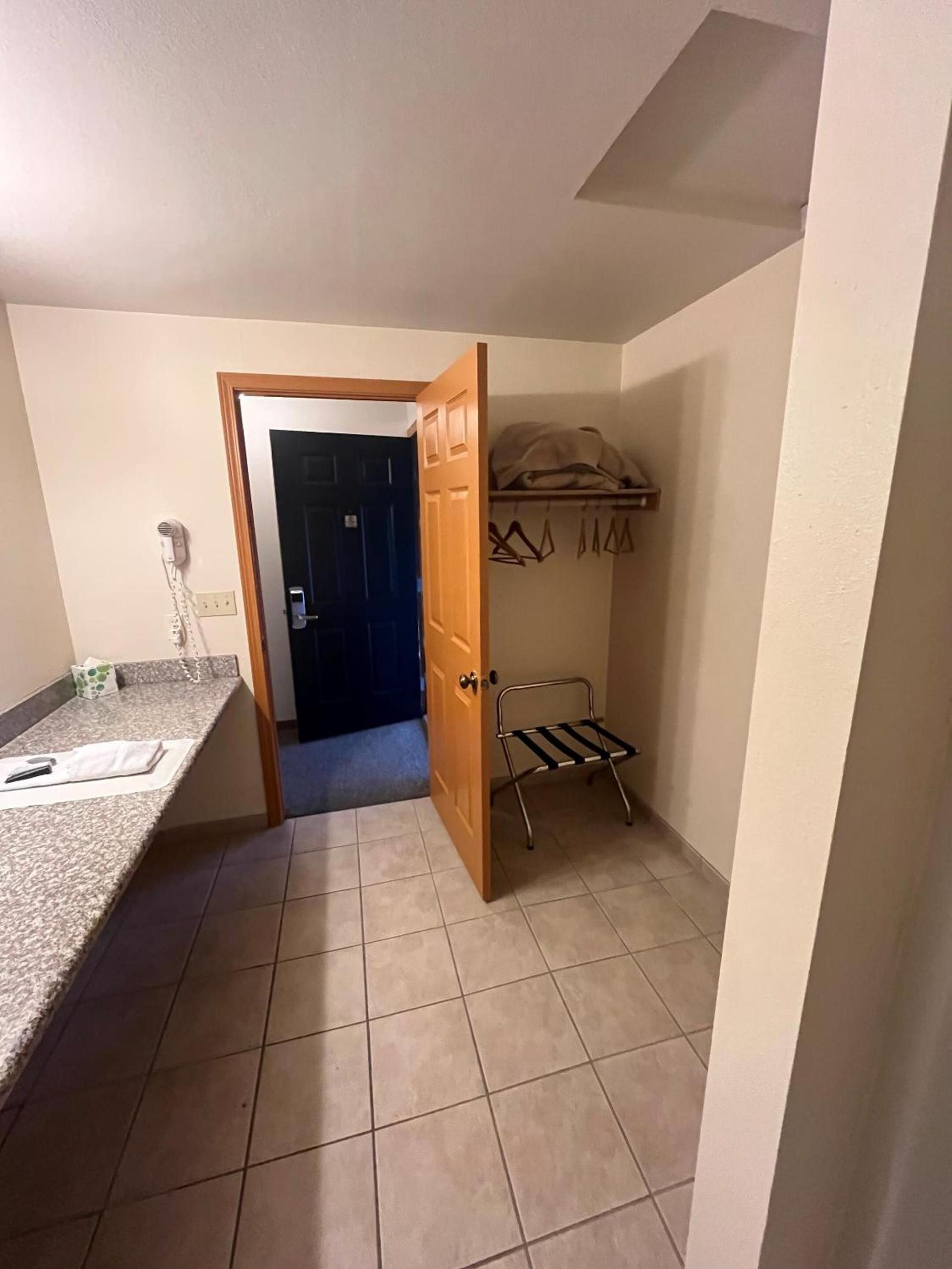 Seasons Motel photo 16
