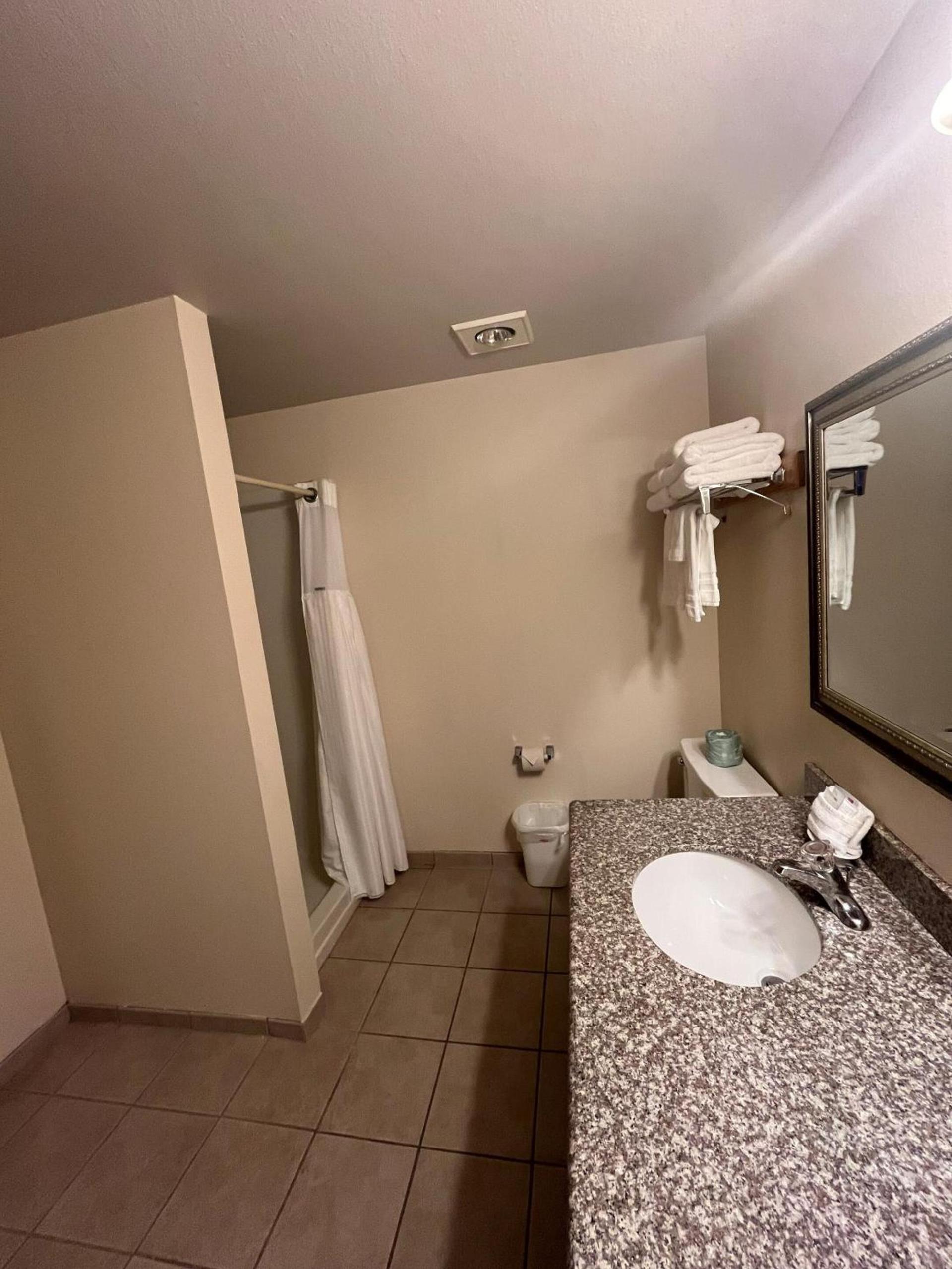 Seasons Motel photo 17