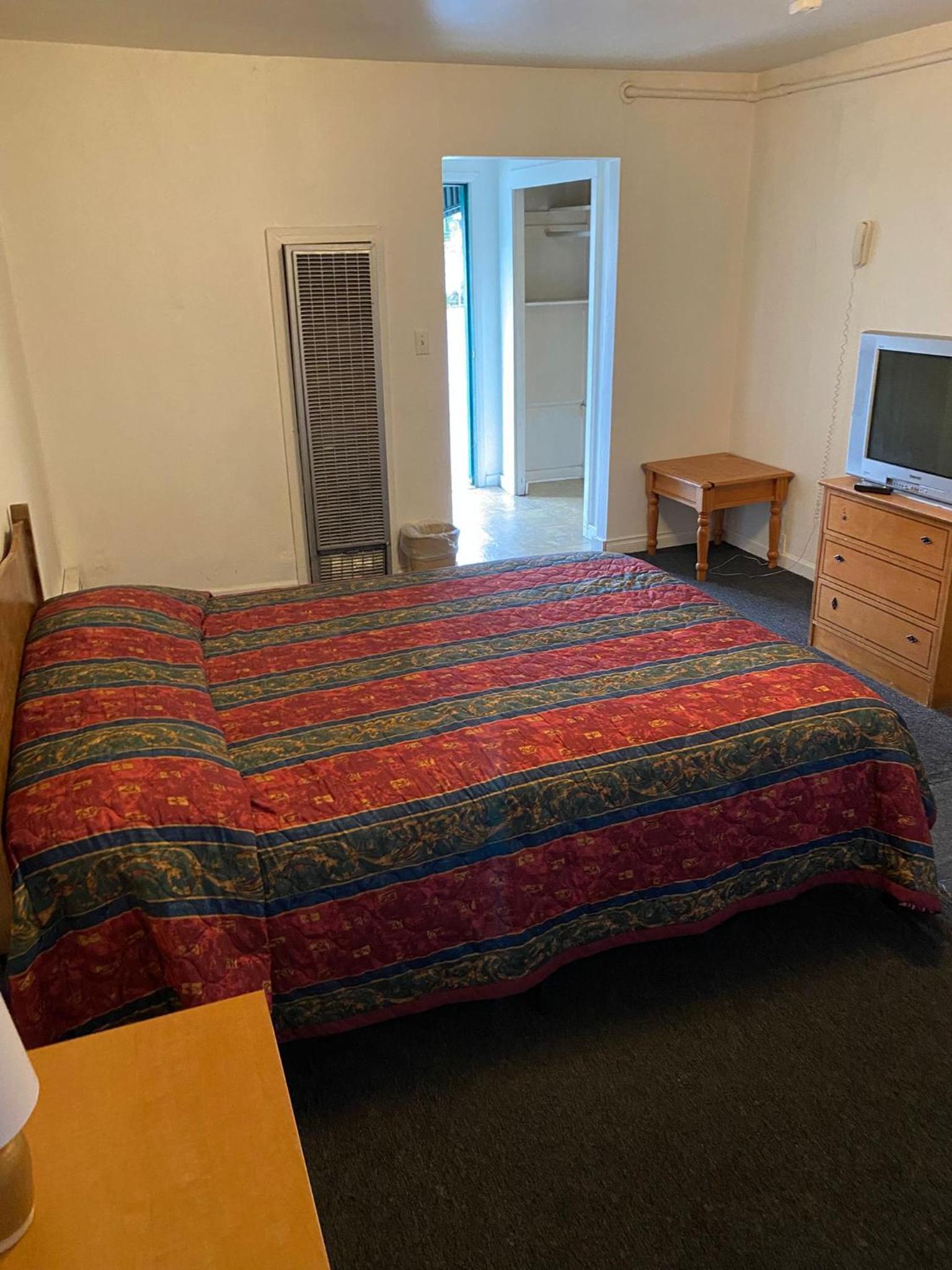 Tacoma Center Motel photo 1