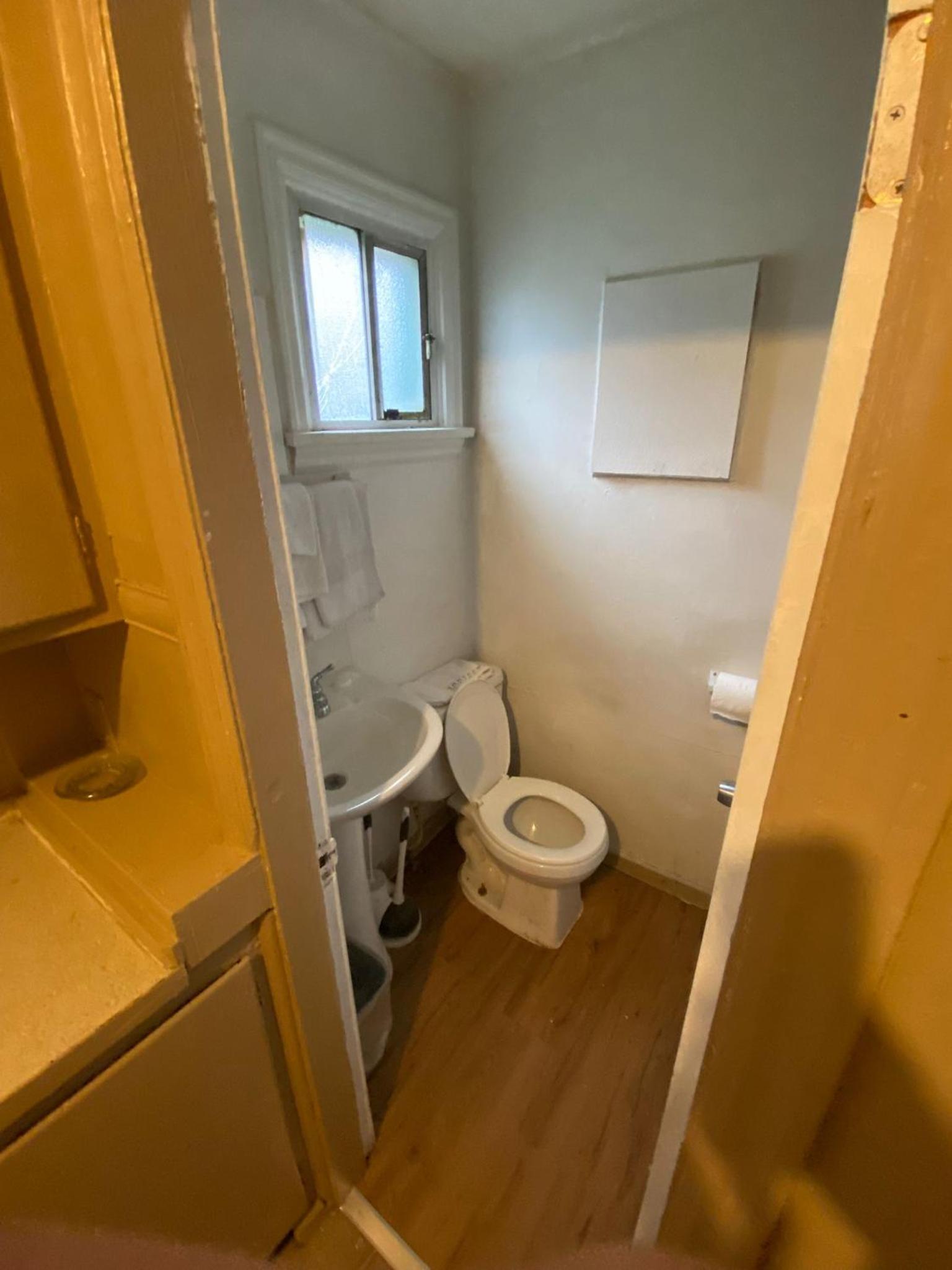 Tacoma Center Motel photo 4
