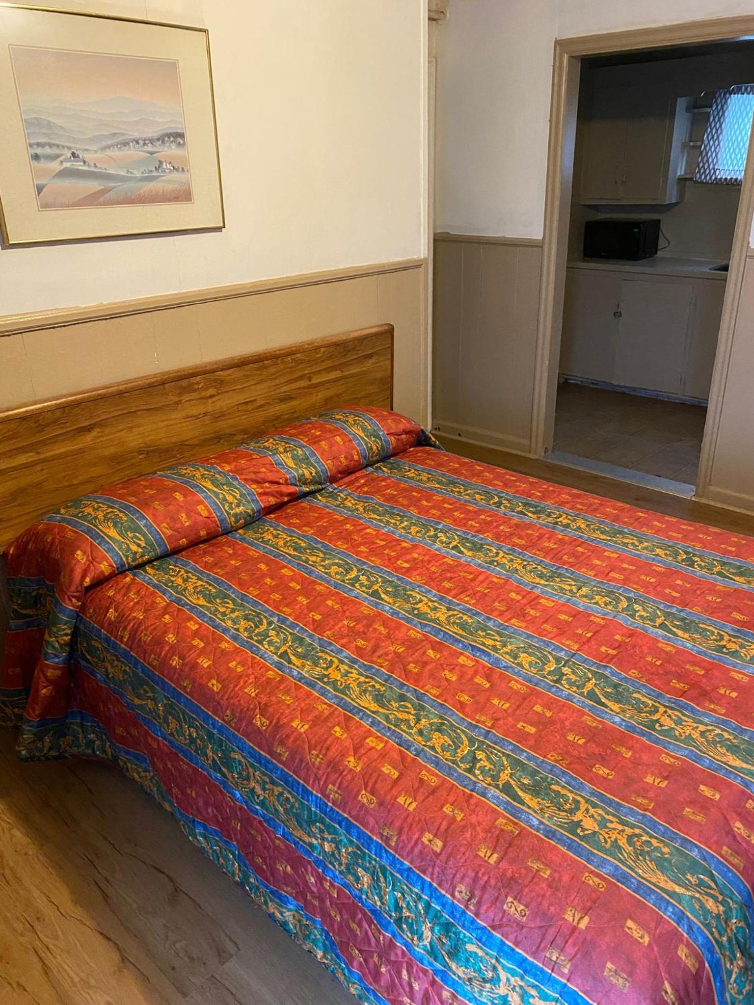 Tacoma Center Motel photo 8