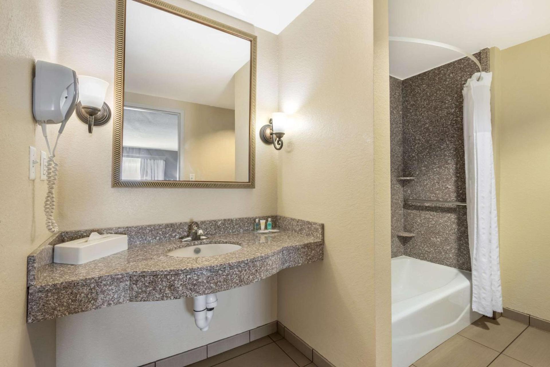Comfort Suites Ocala North photo 11