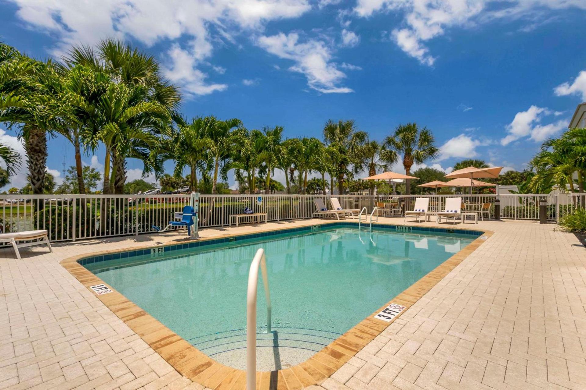 Comfort Suites Sarasota-Siesta Key photo 21