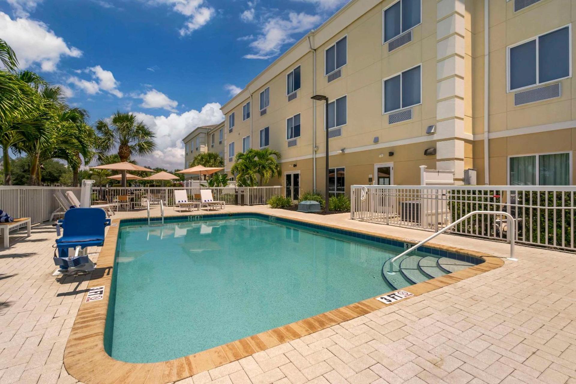 Comfort Suites Sarasota-Siesta Key photo 22