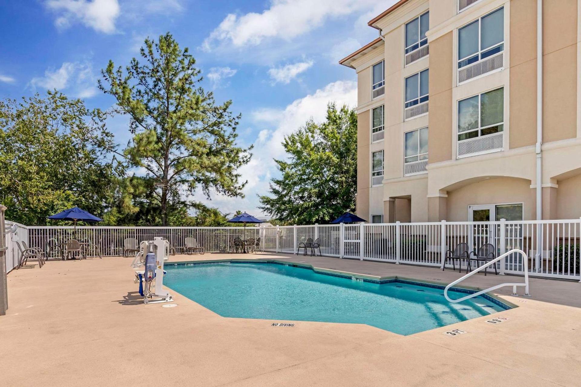 Comfort Suites Valdosta Mall Area photo 28