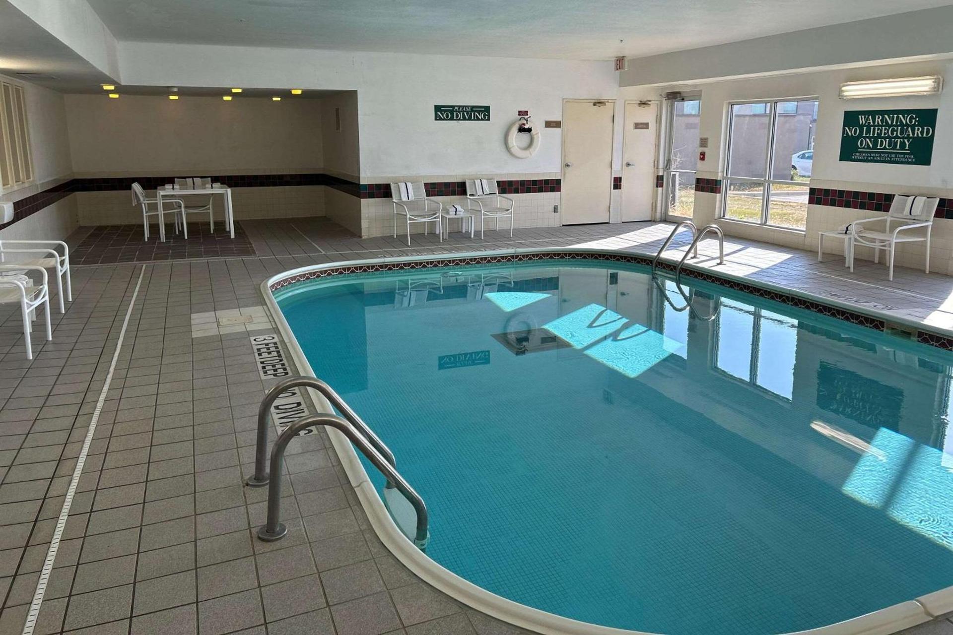 Country Inn & Suites by Radisson, Owatonna, MN photo 9
