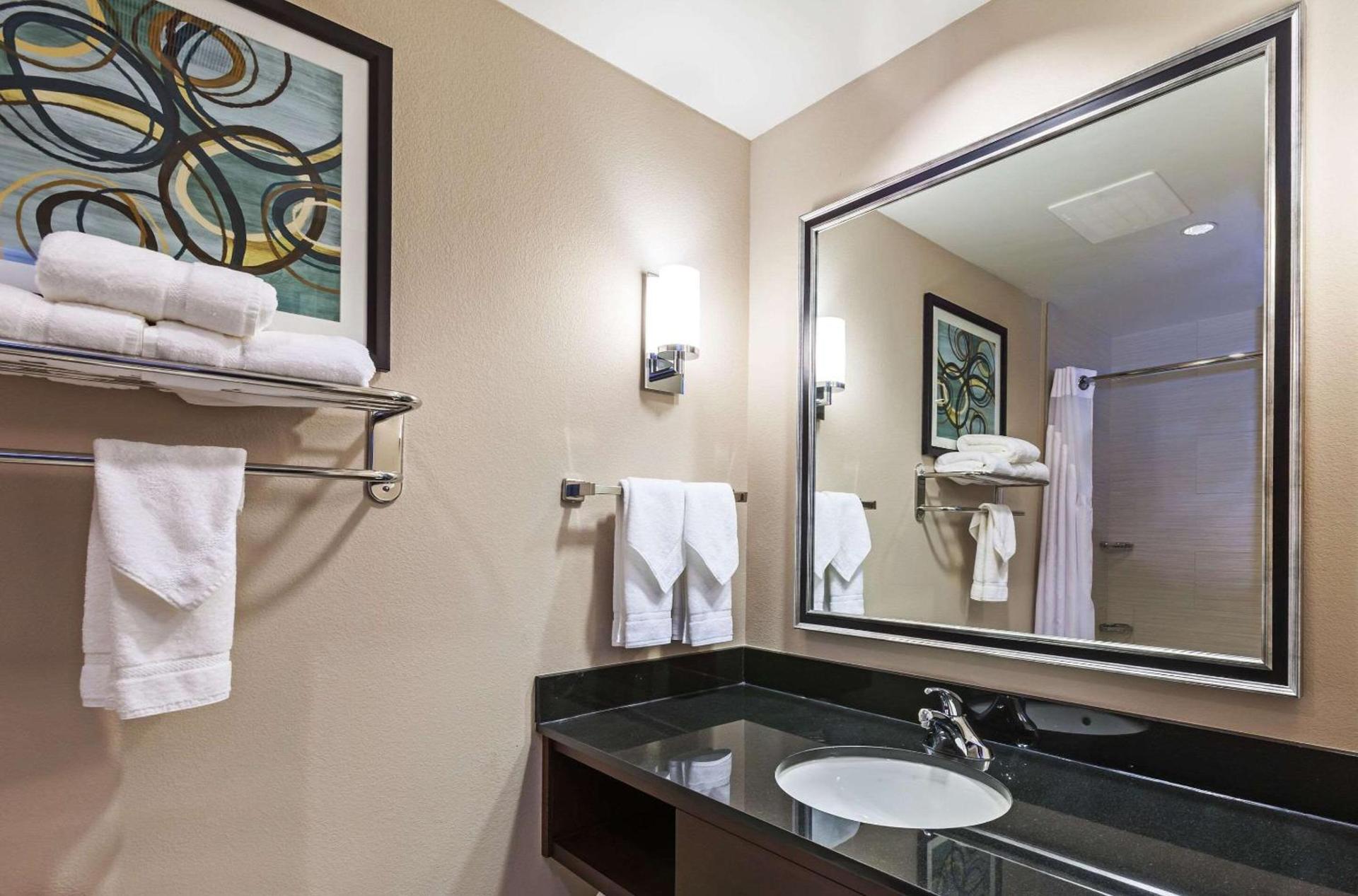 Clarion Hotel The Colony - Plano West photo 10