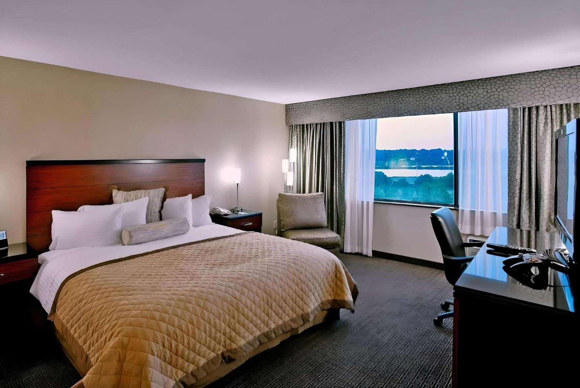 Quality Hotel Philadelphia Airport photo 36