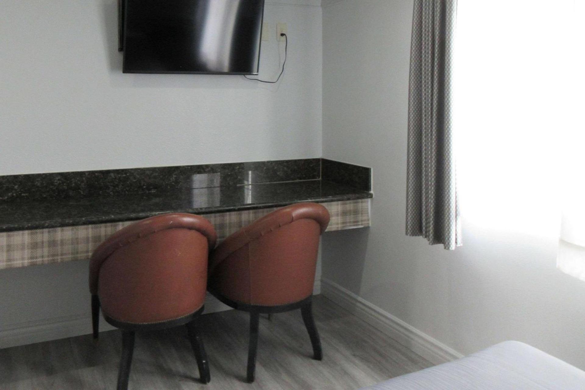 Rodeway Inn Commerce - Los Angeles photo 24