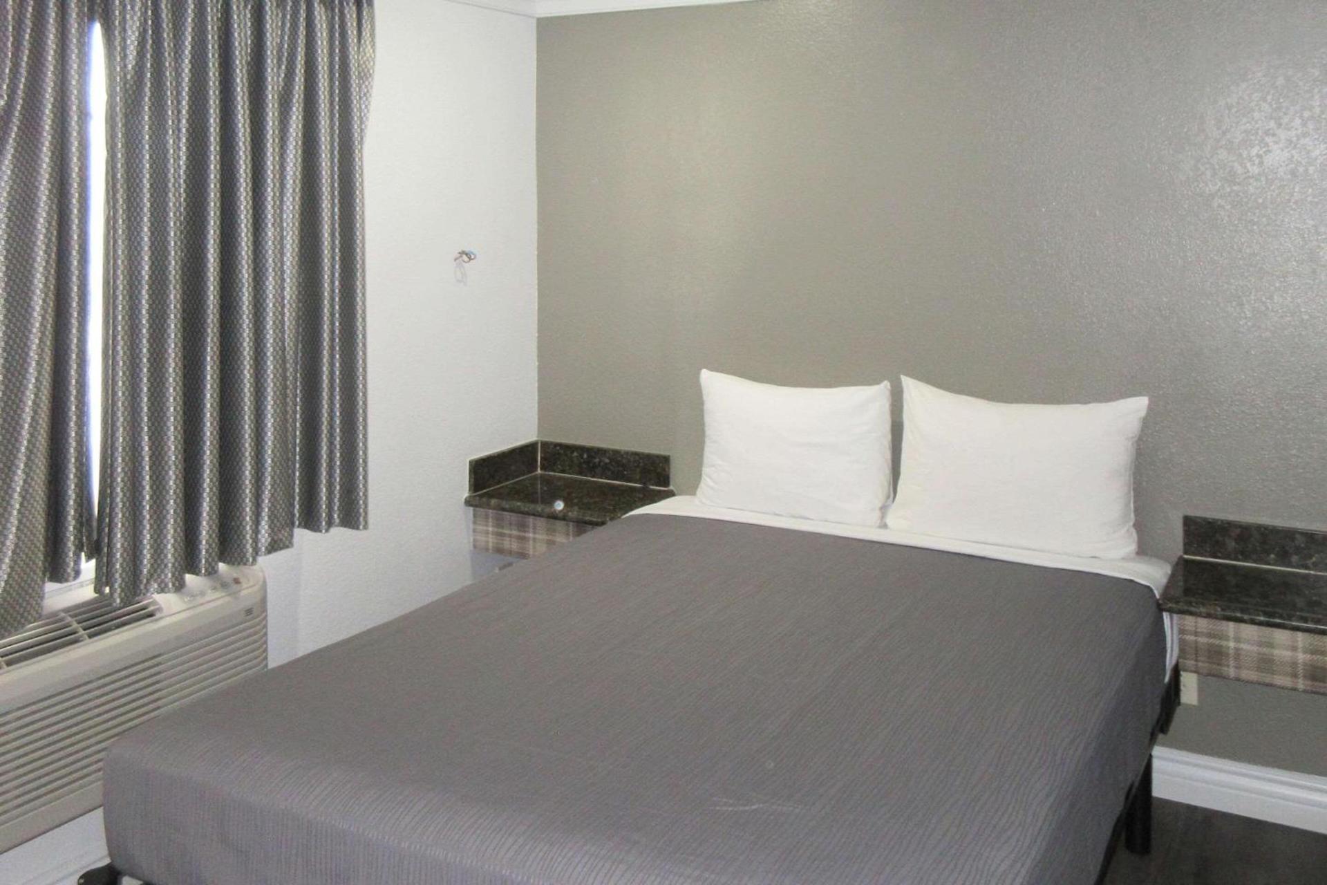 Rodeway Inn Commerce - Los Angeles photo 3