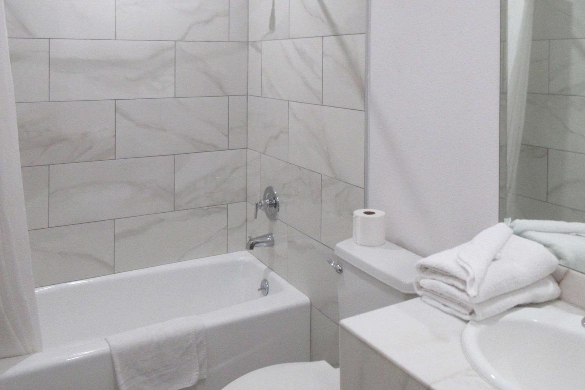 Rodeway Inn Commerce - Los Angeles photo 11