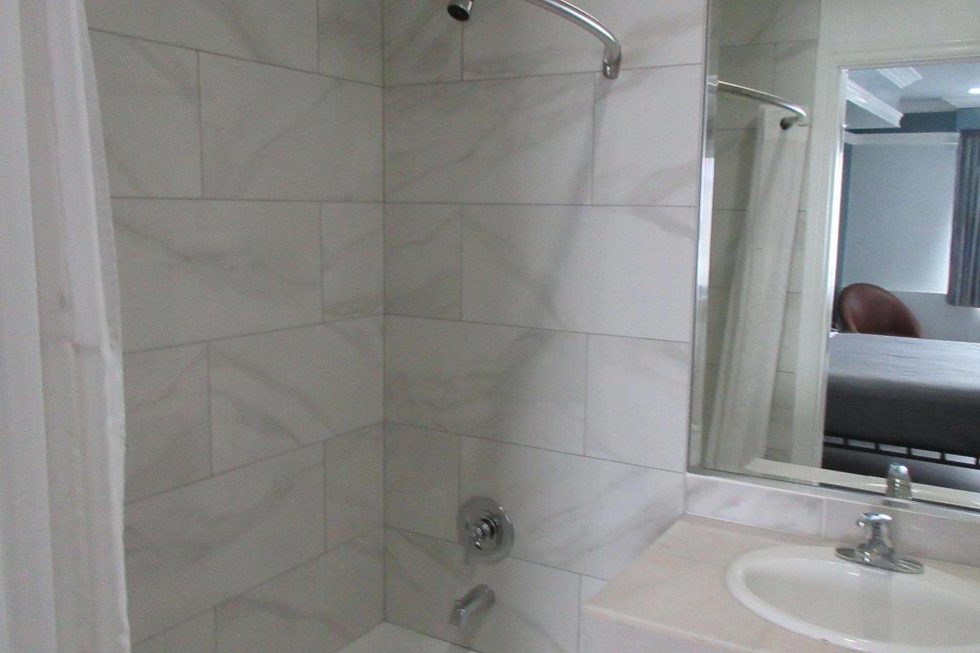 Rodeway Inn Commerce - Los Angeles photo 13